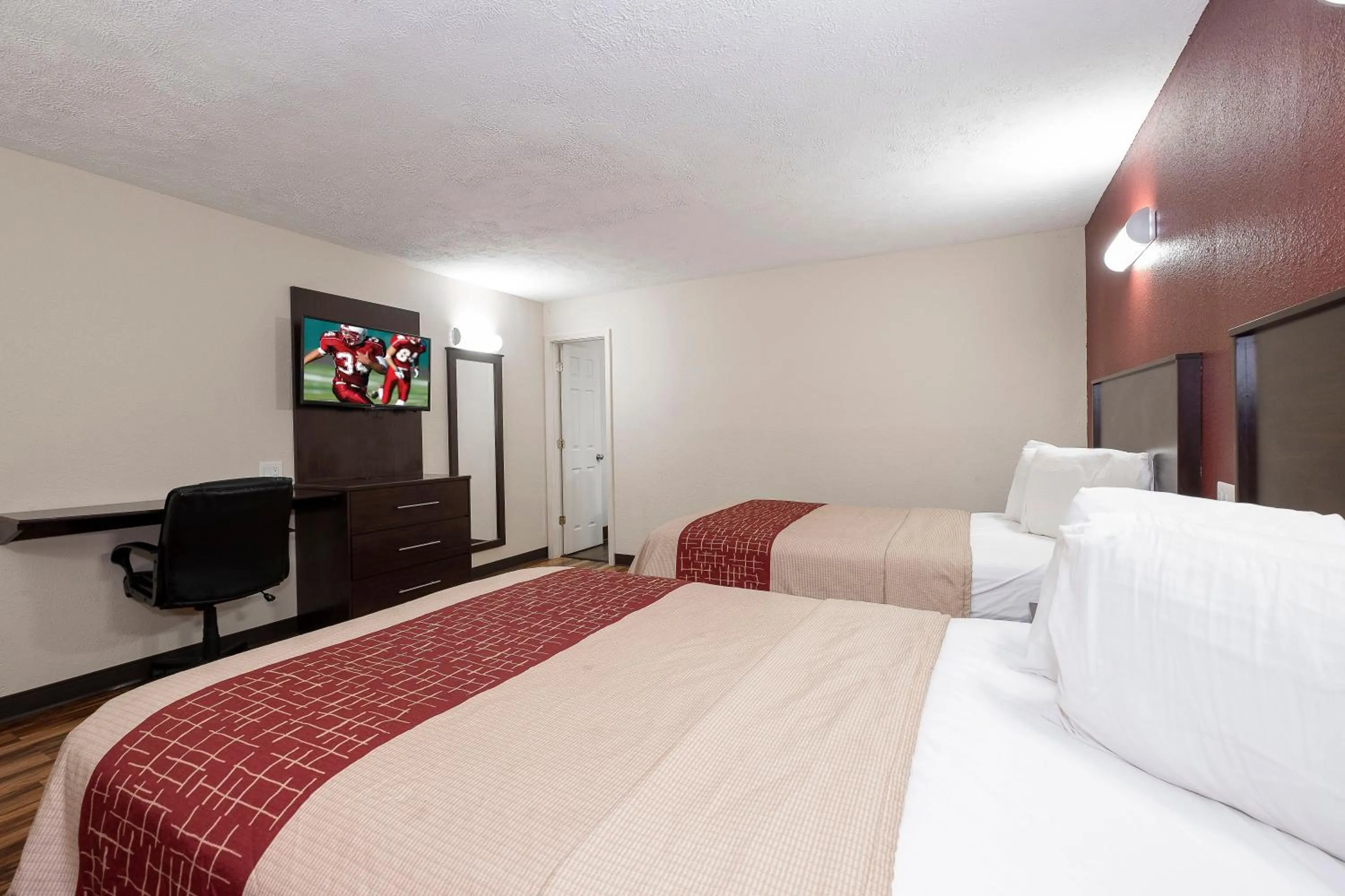  Deluxe Room with Two Double Beds Disability Access Non-Smoking in Red Roof Inn Starkville - University