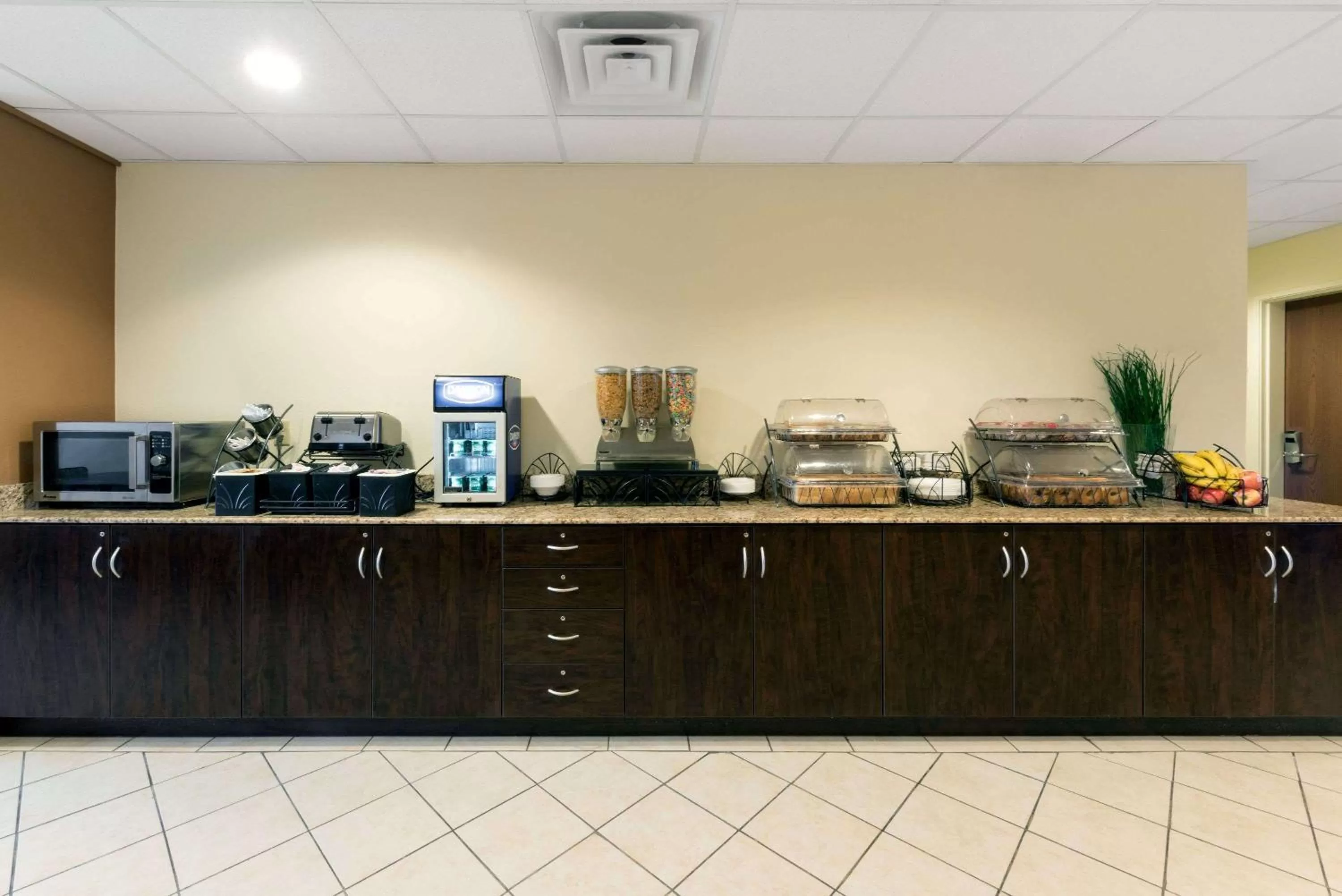 Restaurant/places to eat in Microtel Inn and Suites Eagle Pass