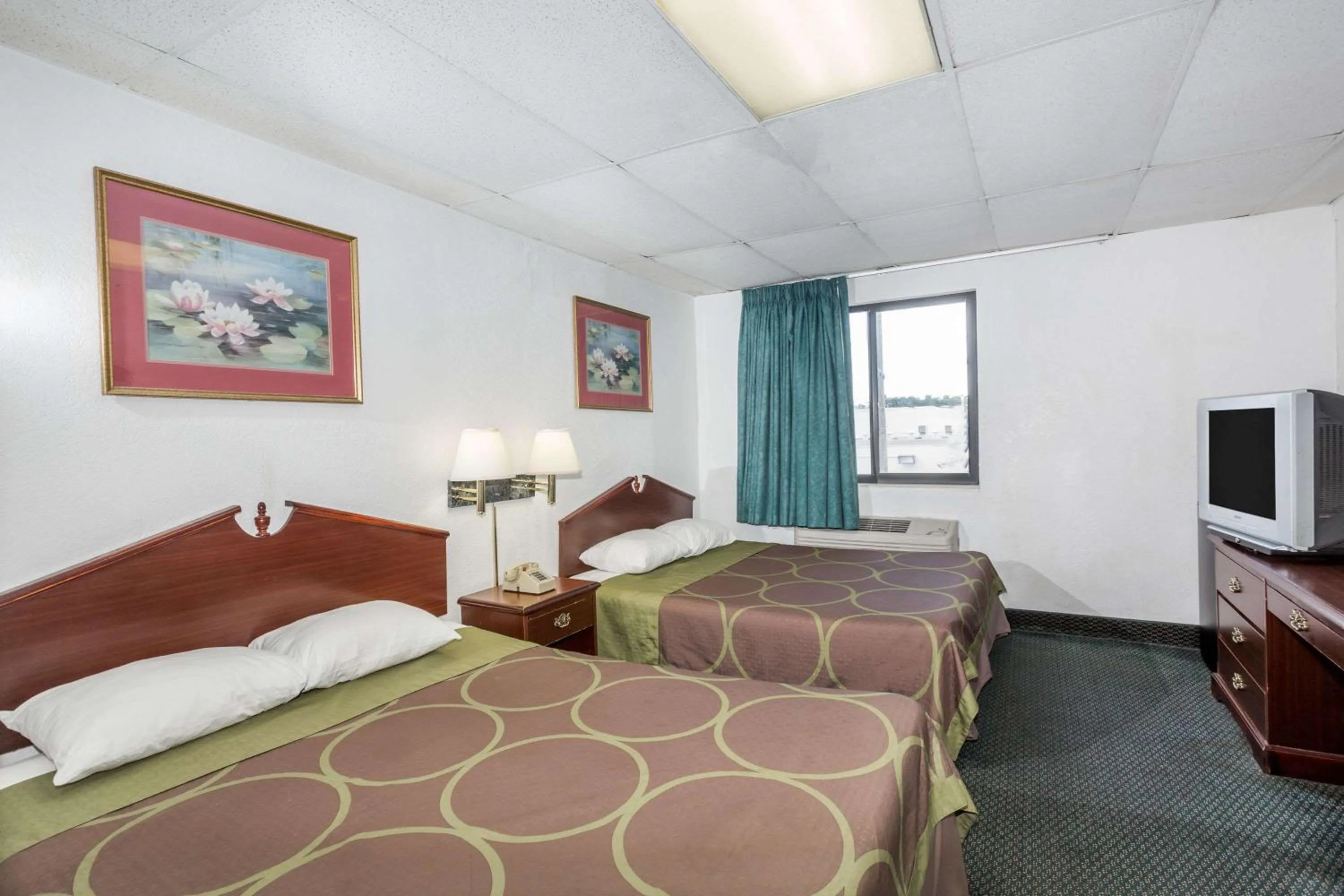 Queen Room with Two Queen Beds - Non-Smoking in Super 8 by Wyndham Pompano Beach