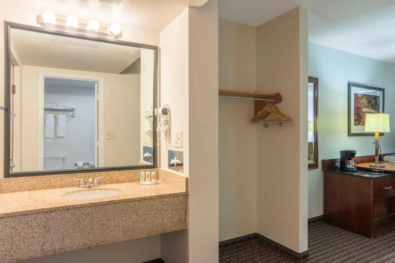 King Studio Suite - Non-Smoking in Days Inn by Wyndham Hartsfield Jackson Atlanta Airport West