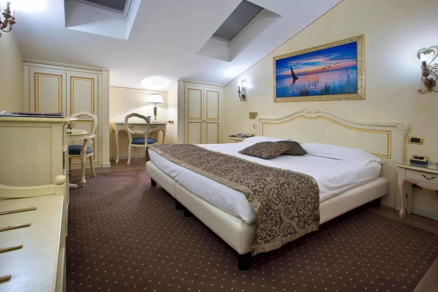 Junior Double Room with Spa Access in Vip's Motel Luxury Accommodation & Spa