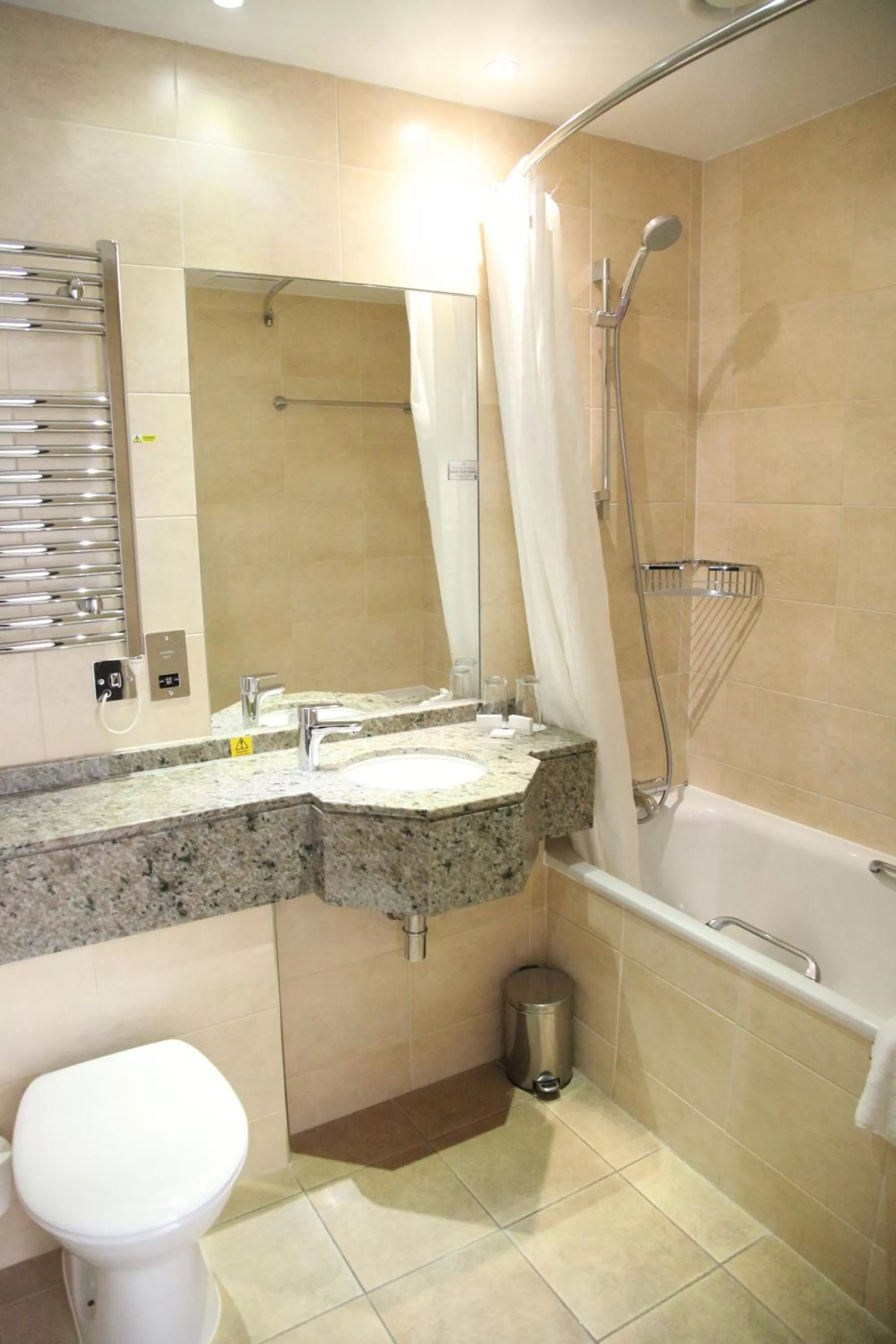 Classic Twin Room in Gonville Hotel