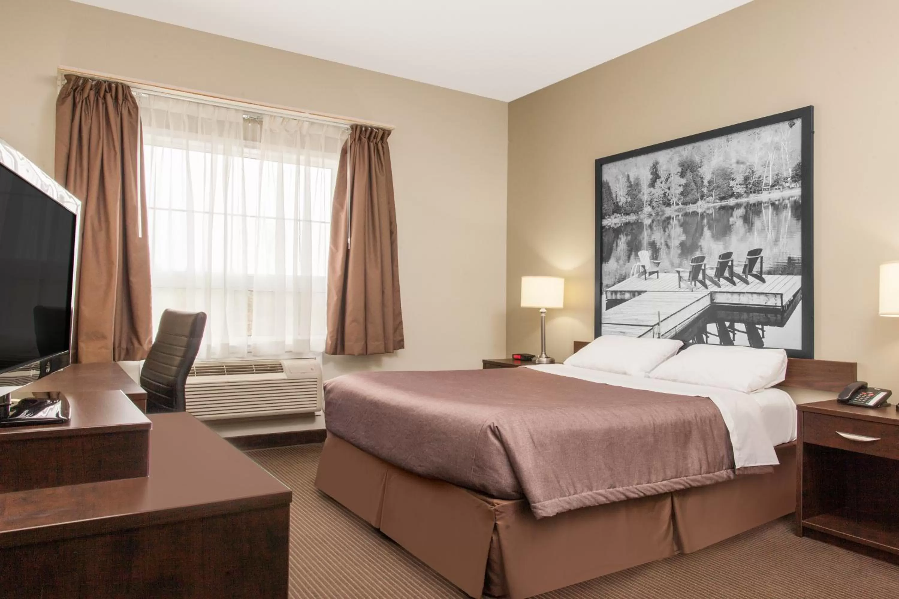 Queen Room - Non-Smoking in Super 8 by Wyndham Red Lake ON