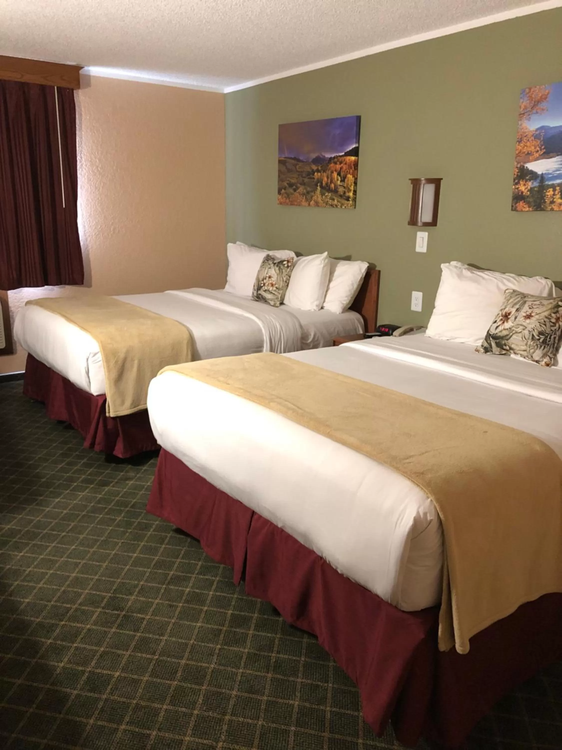 Queen Room with Two Queen Beds - Non-Smoking in Red River Inn Silt - Rifle
