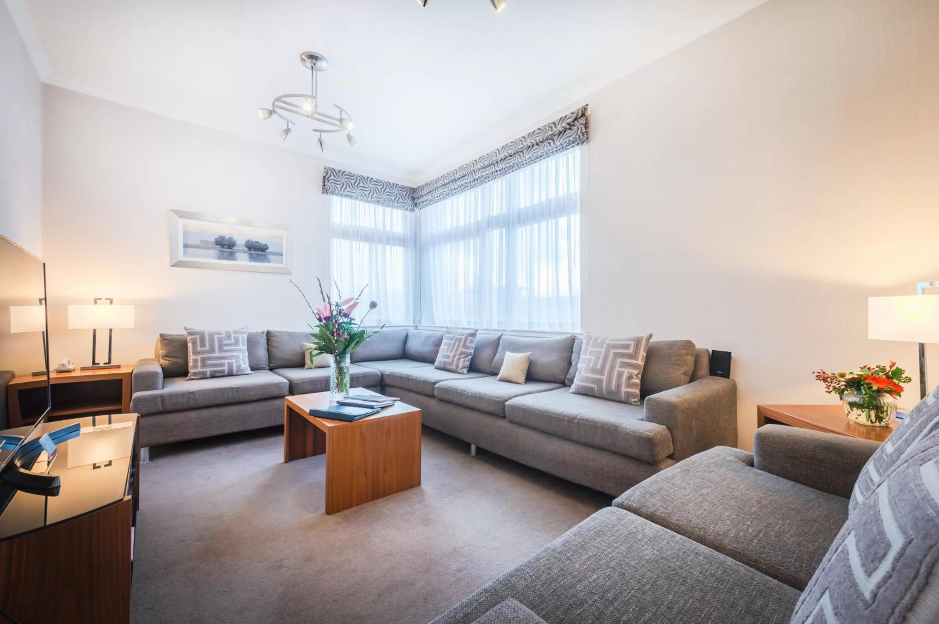 Comfort Three Bedroom Apartment in The Knight Residence by Mansley