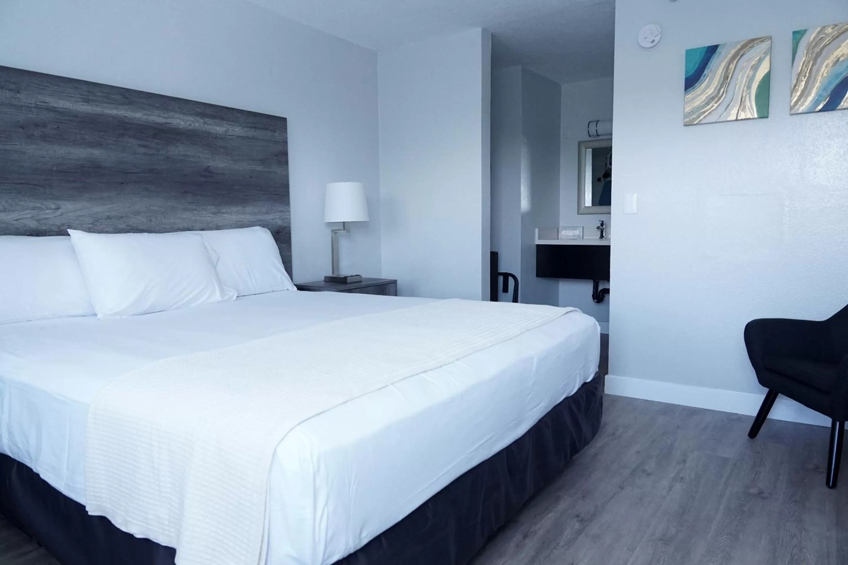 King Room - Disability Access in Riverleaf Inn Mission Valley