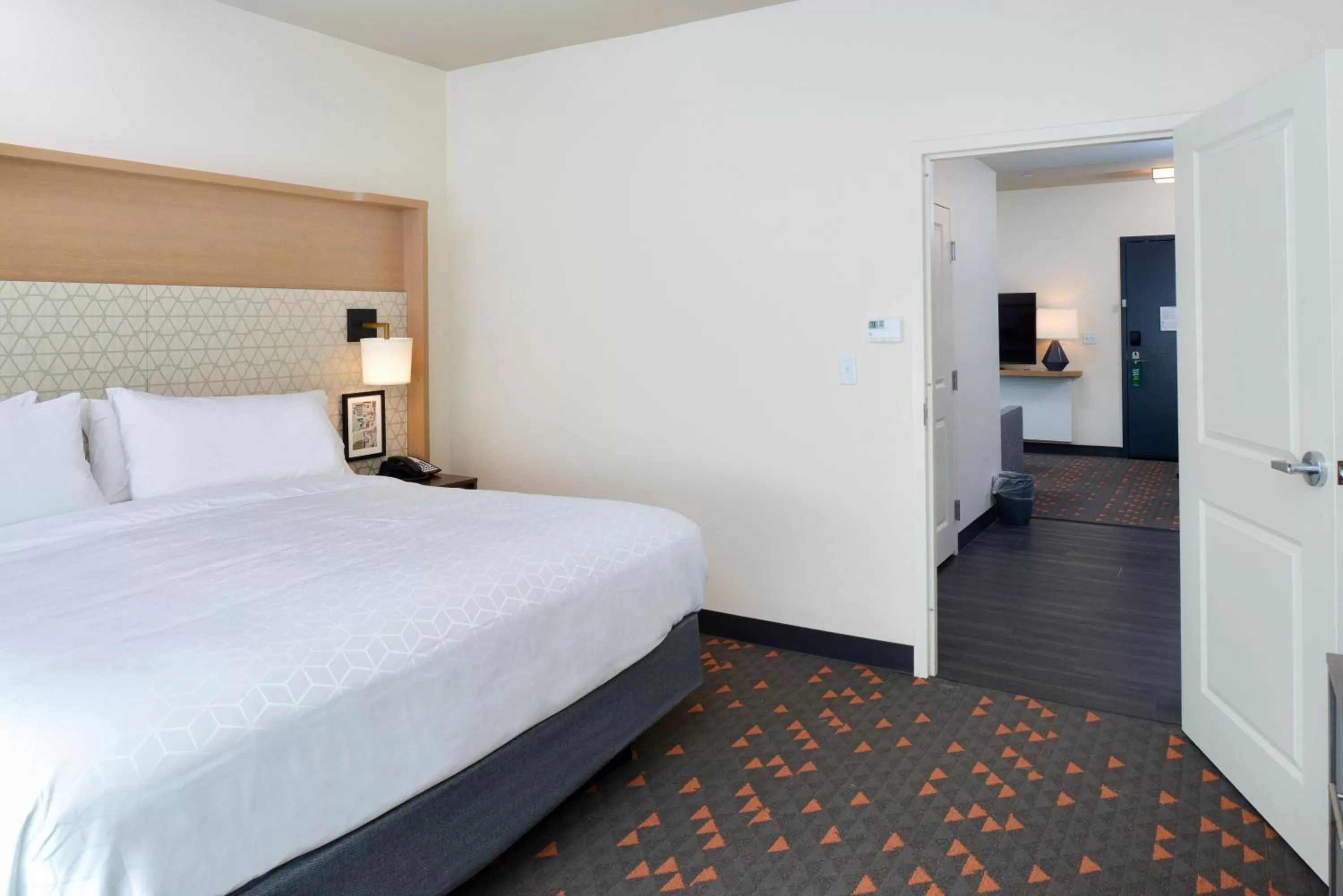 One-Bedroom King Room with Roll-In Shower - Hearing Accessible/Non-Smoking in Holiday Inn Fort Worth - Alliance by IHG
