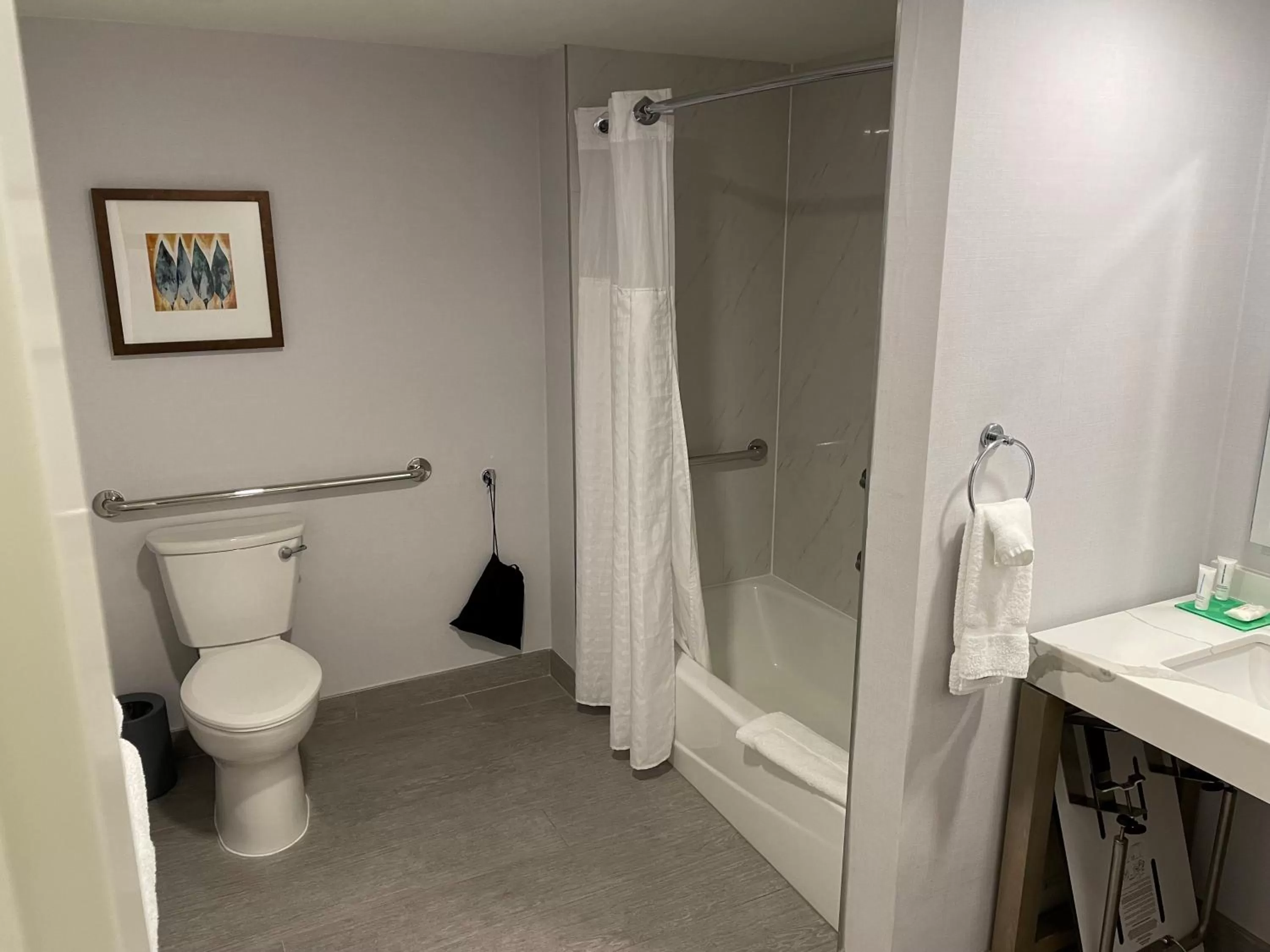 Queen Room with Two Queen Beds and Accessible Tub in Hyatt Place Santa Barbara