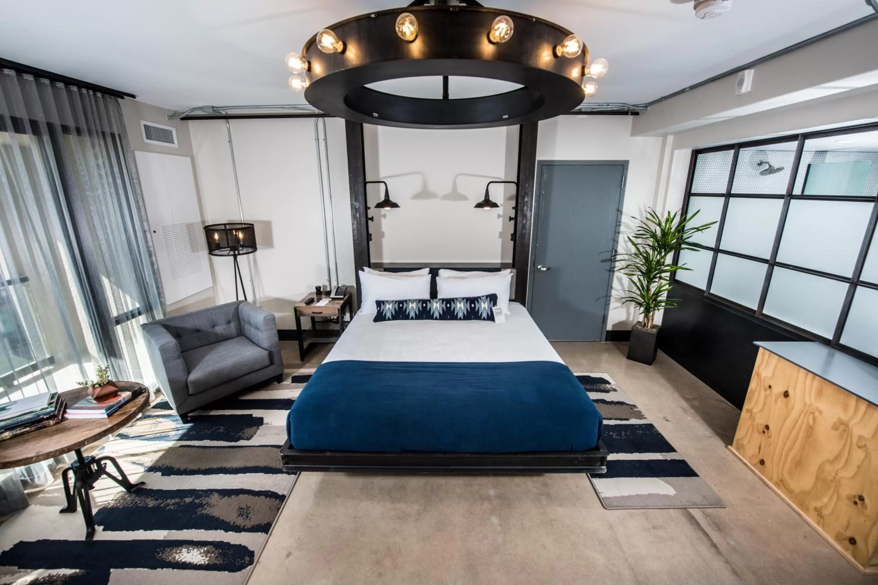 King Room with Balcony in Found Re Phoenix