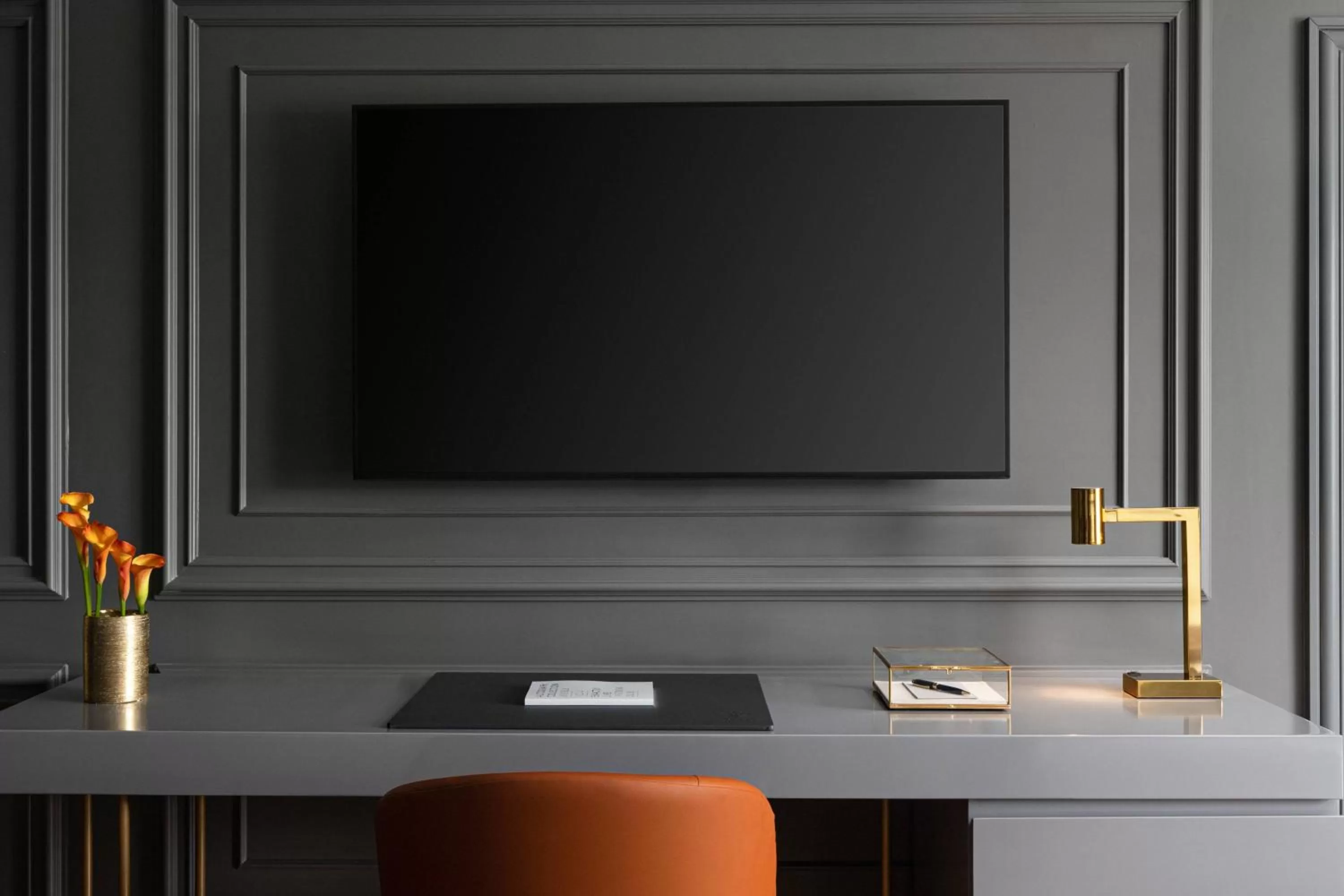 Queen Room in The Drake Oak Brook, Autograph Collection