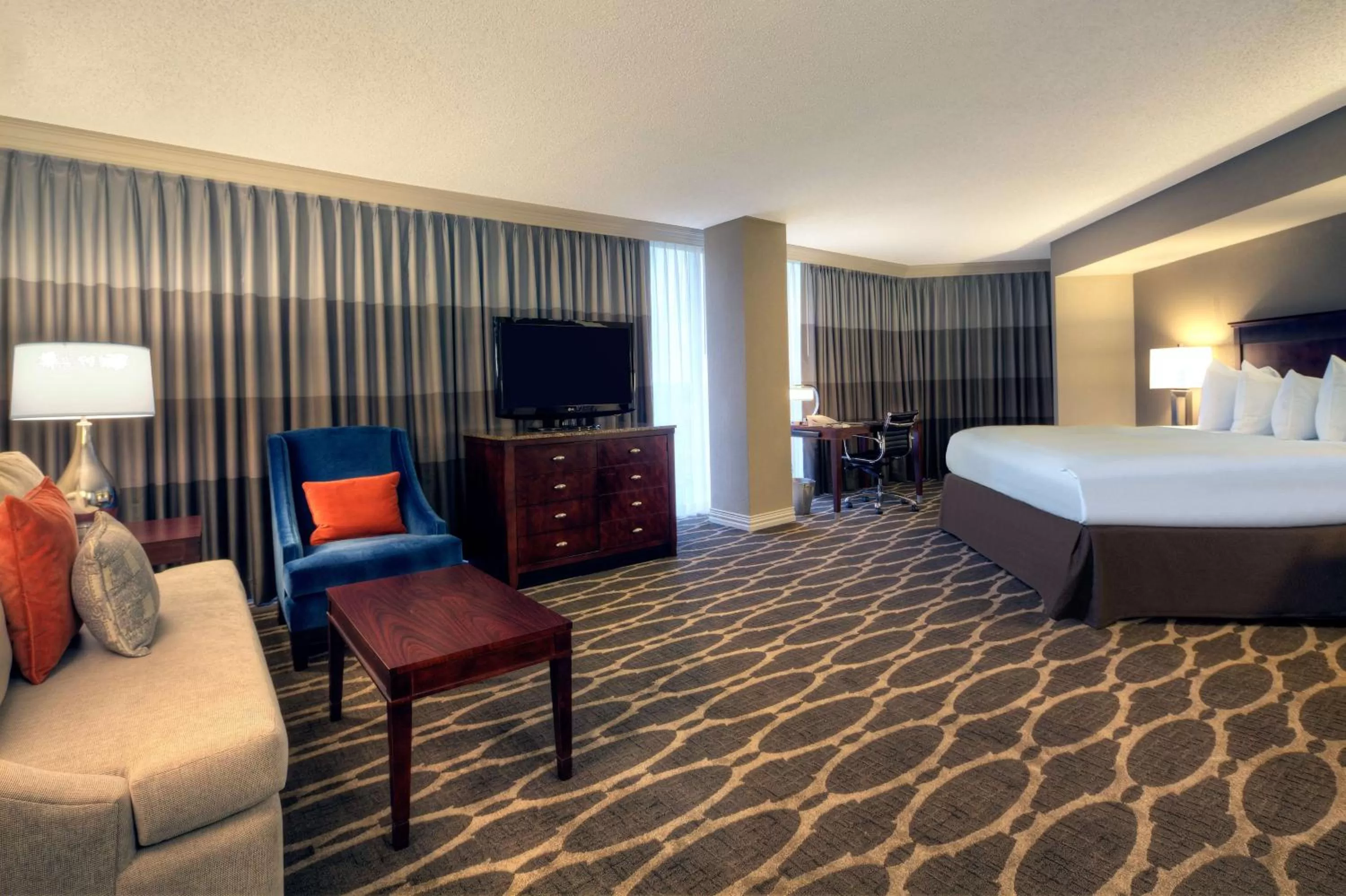 Executive Floor Junior King Suite in Hilton Houston Westchase
