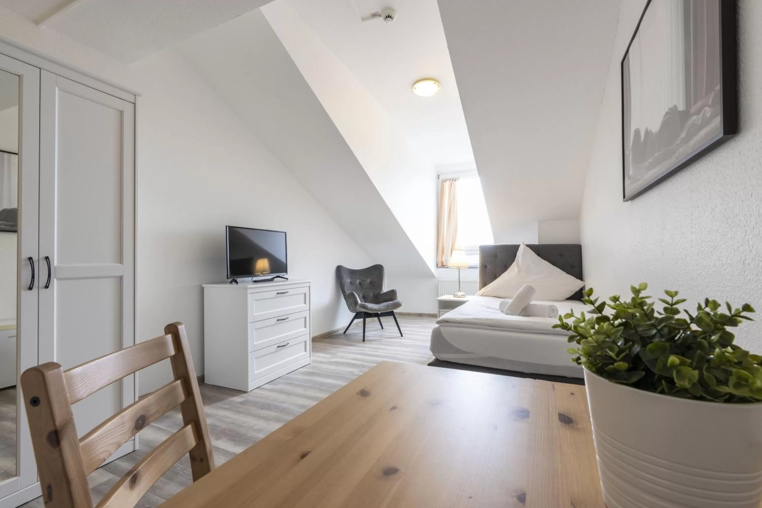 Single Room with Bathroom in Hotel Bergheim