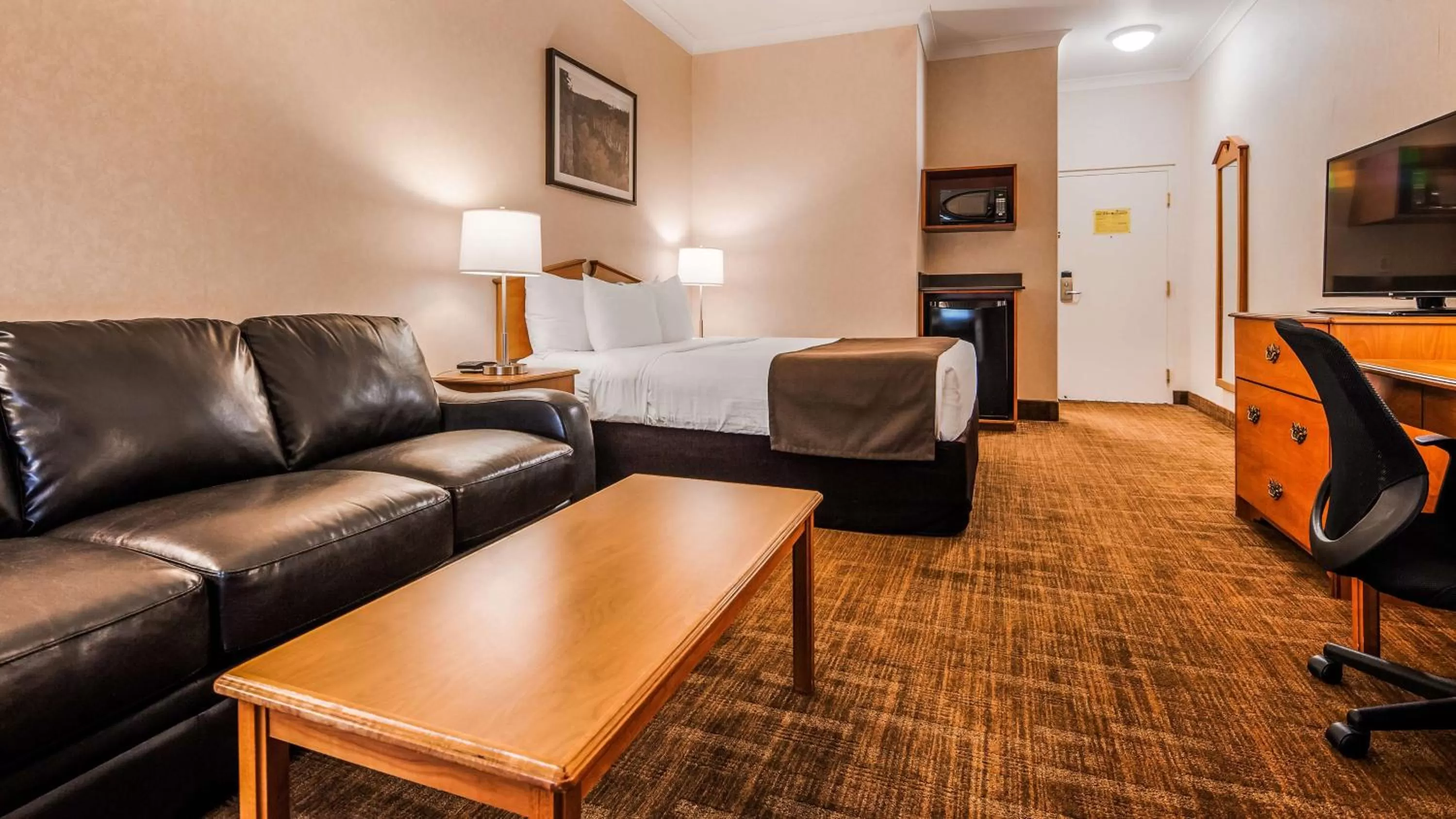 Queen Room with Sofa Bed - Non-Smoking in Best Western Thunder Bay Crossroads