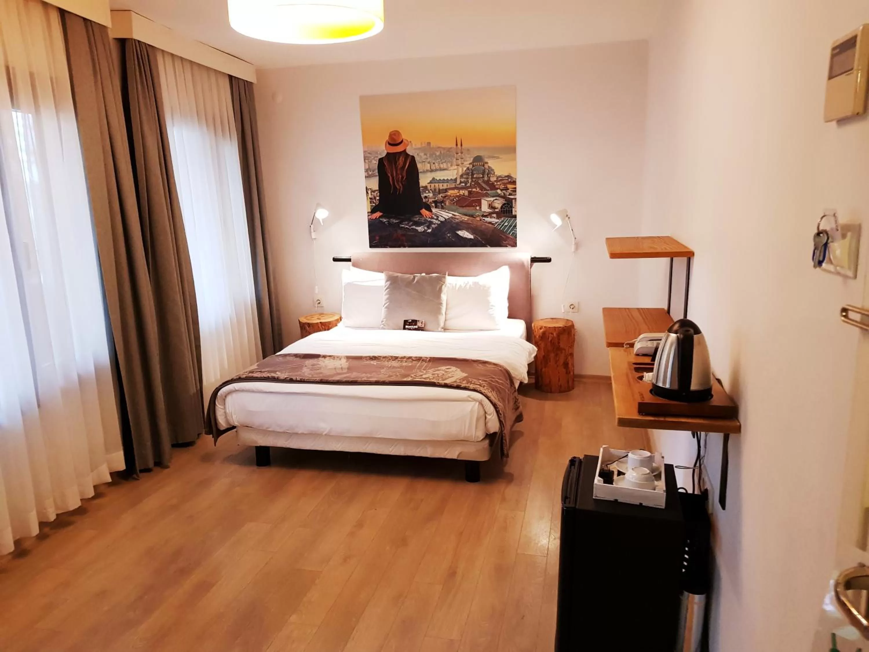 Deluxe Double Room in Rumours Inn