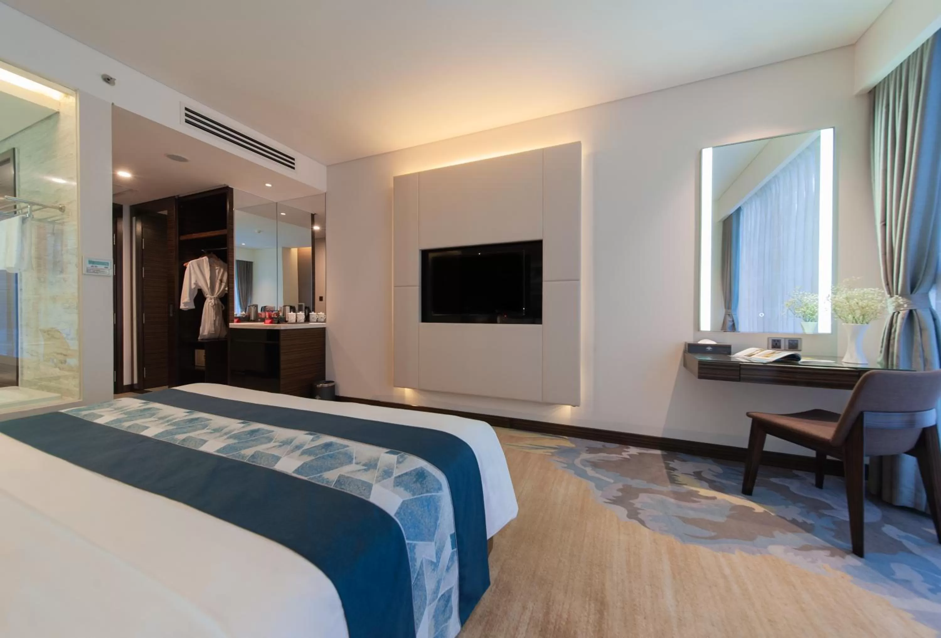 Deluxe Double Room in Queen Ann Nha Trang Hotel