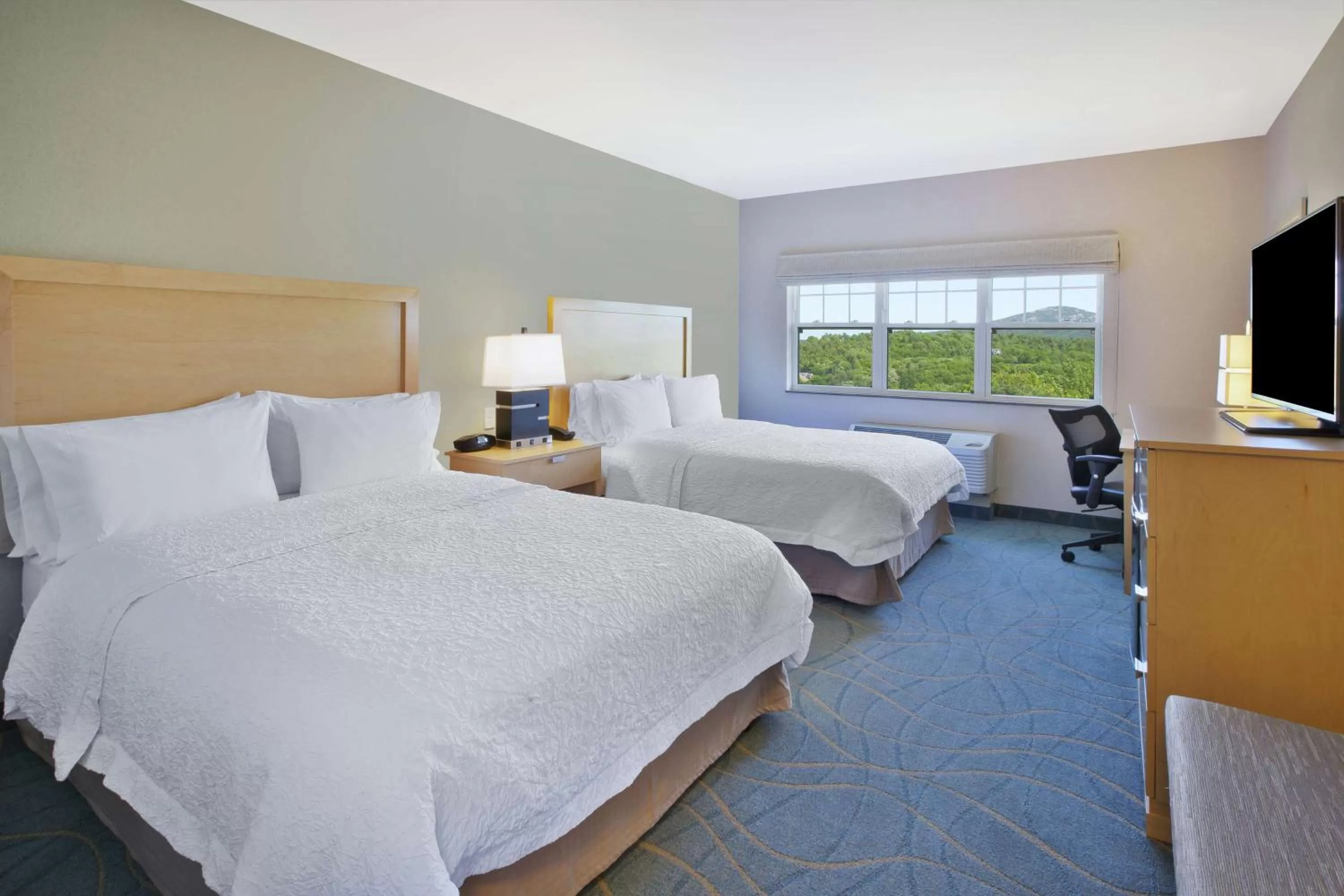 Queen Room with Two Queen Beds with Mountain View in Hampton Inn Bar Harbor