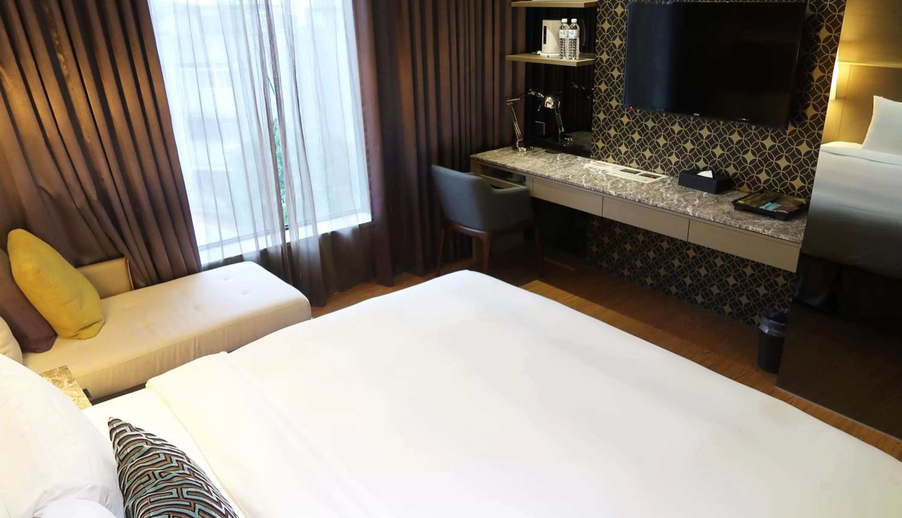 Deluxe Suite with Sofa Bed in Amici hotel Six Star Hostel