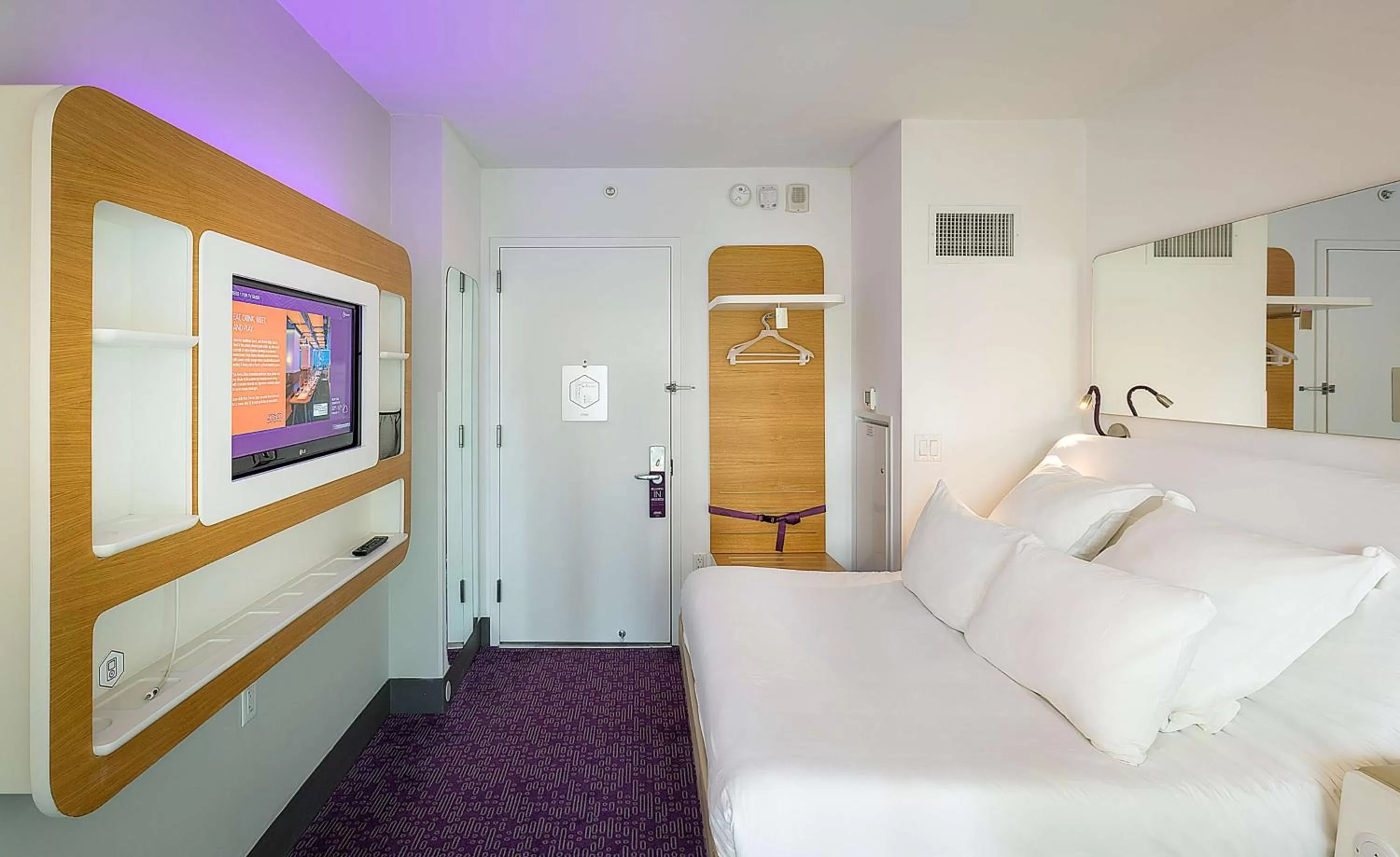 Premium Queen in YOTEL New York Times Square