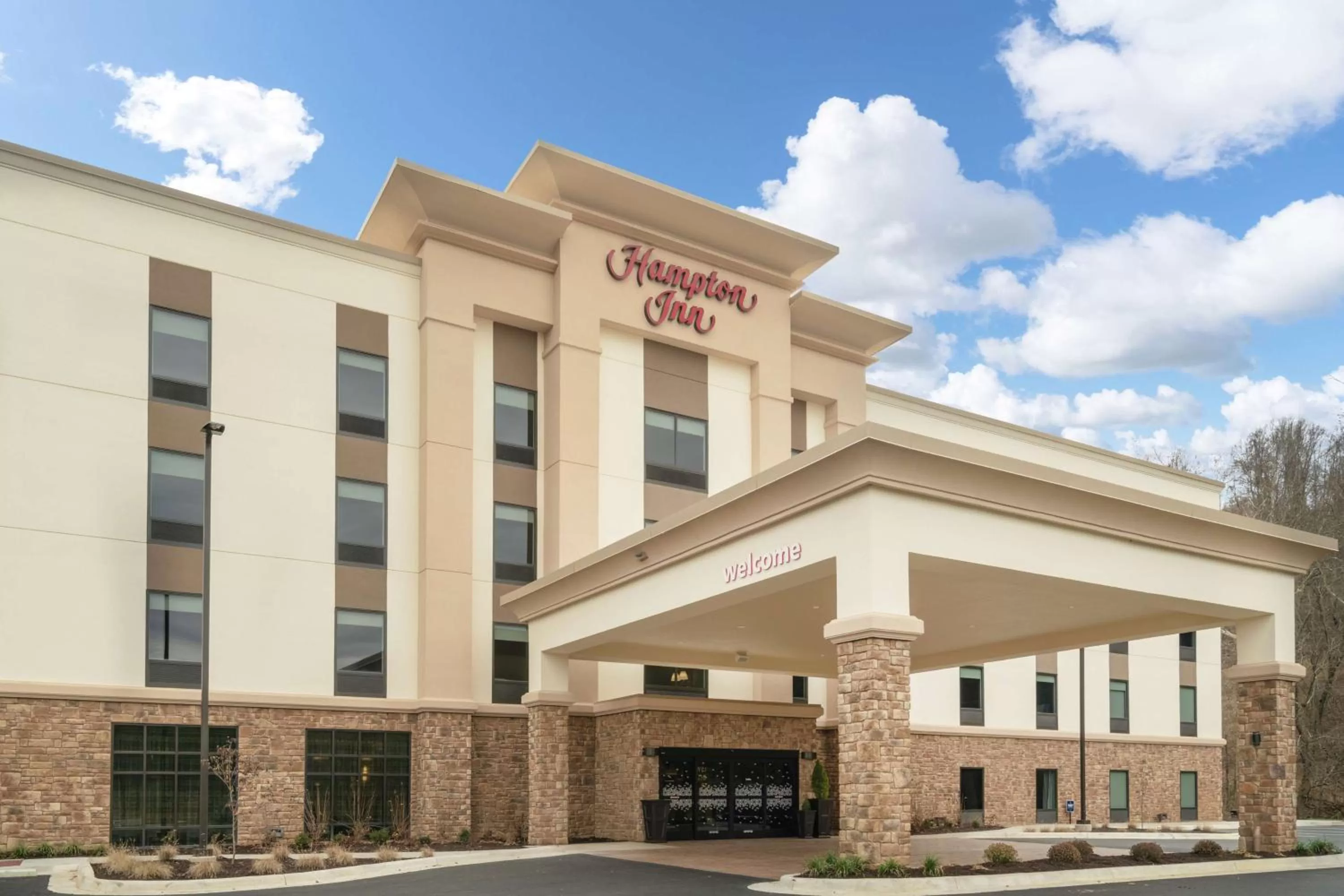 Property building in Hampton Inn Weston, WV