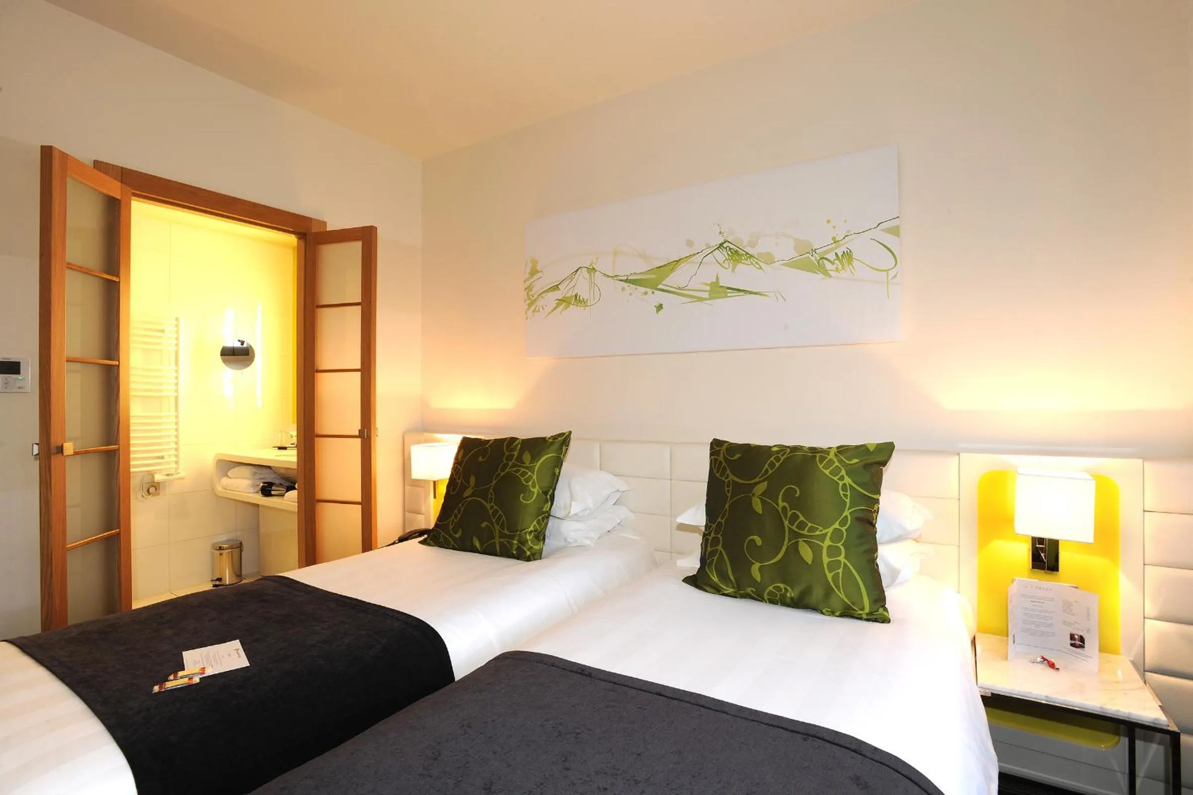 Standard Twin Room in Best Western Plus Hôtel Le Rhénan & Restaurant Chez Claude