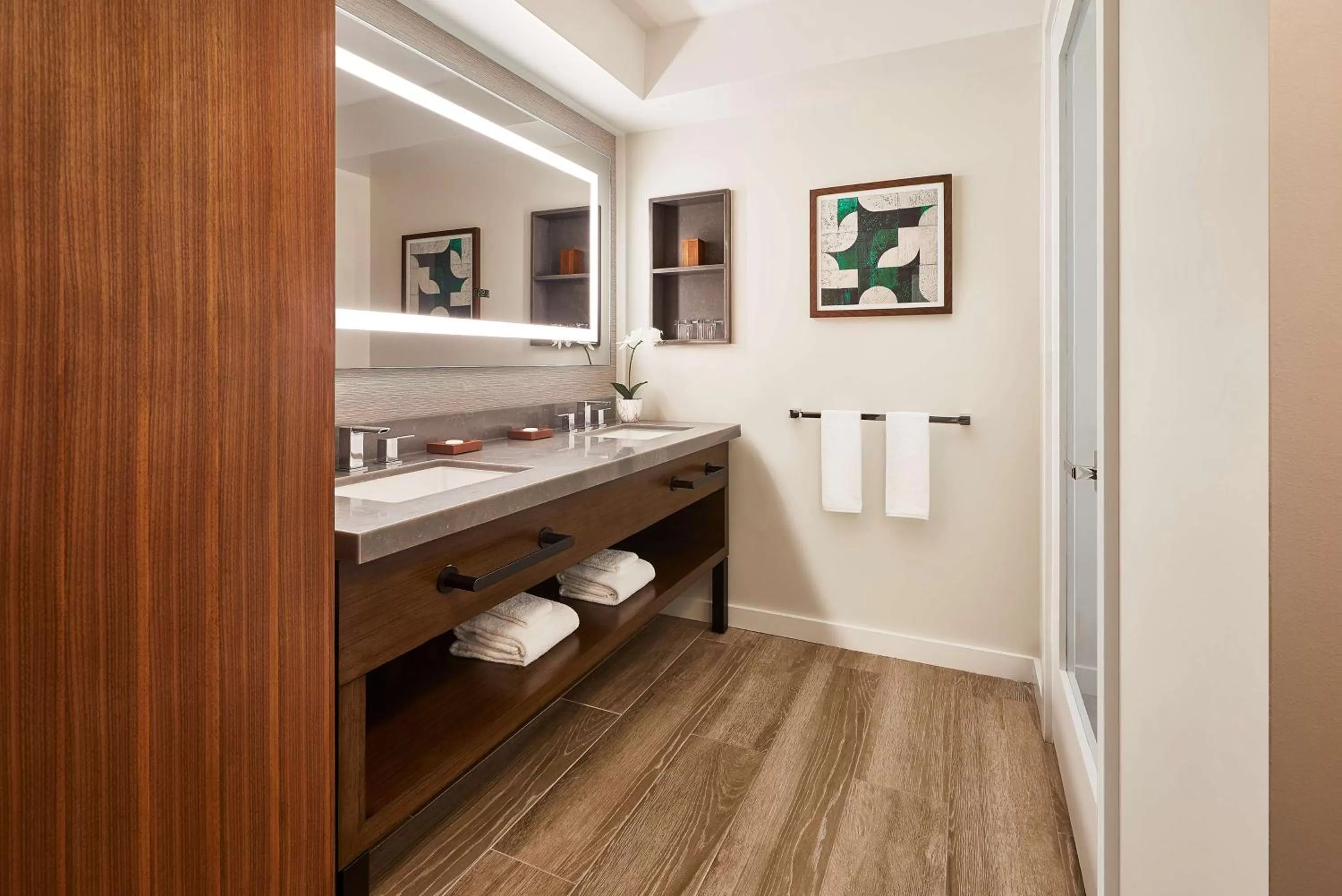 King Room with Partial Ocean View - Club Access in Hyatt Regency Maui Resort & Spa