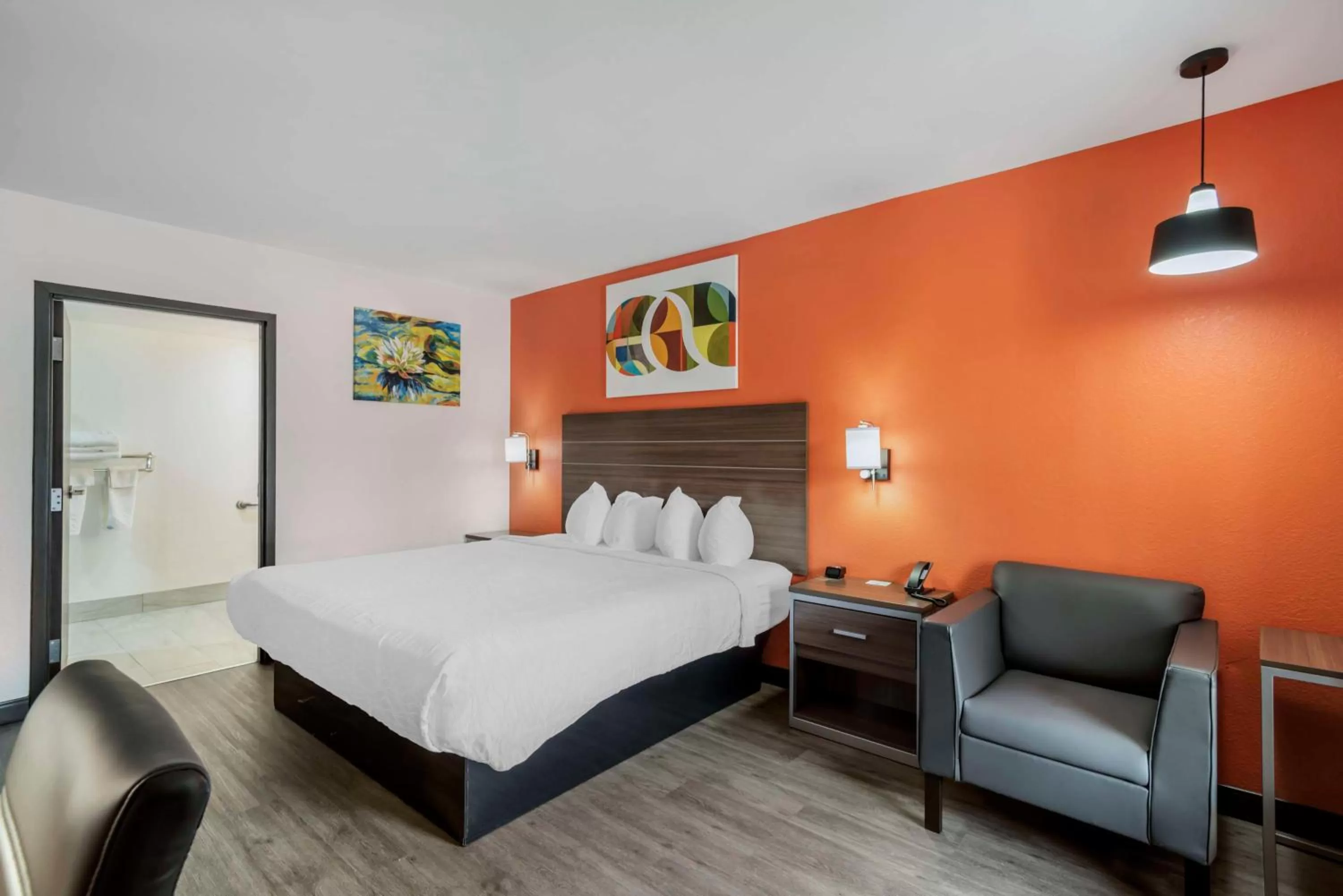 King Room with Roll-In Shower - Disability Access in Best Western Statesville Inn