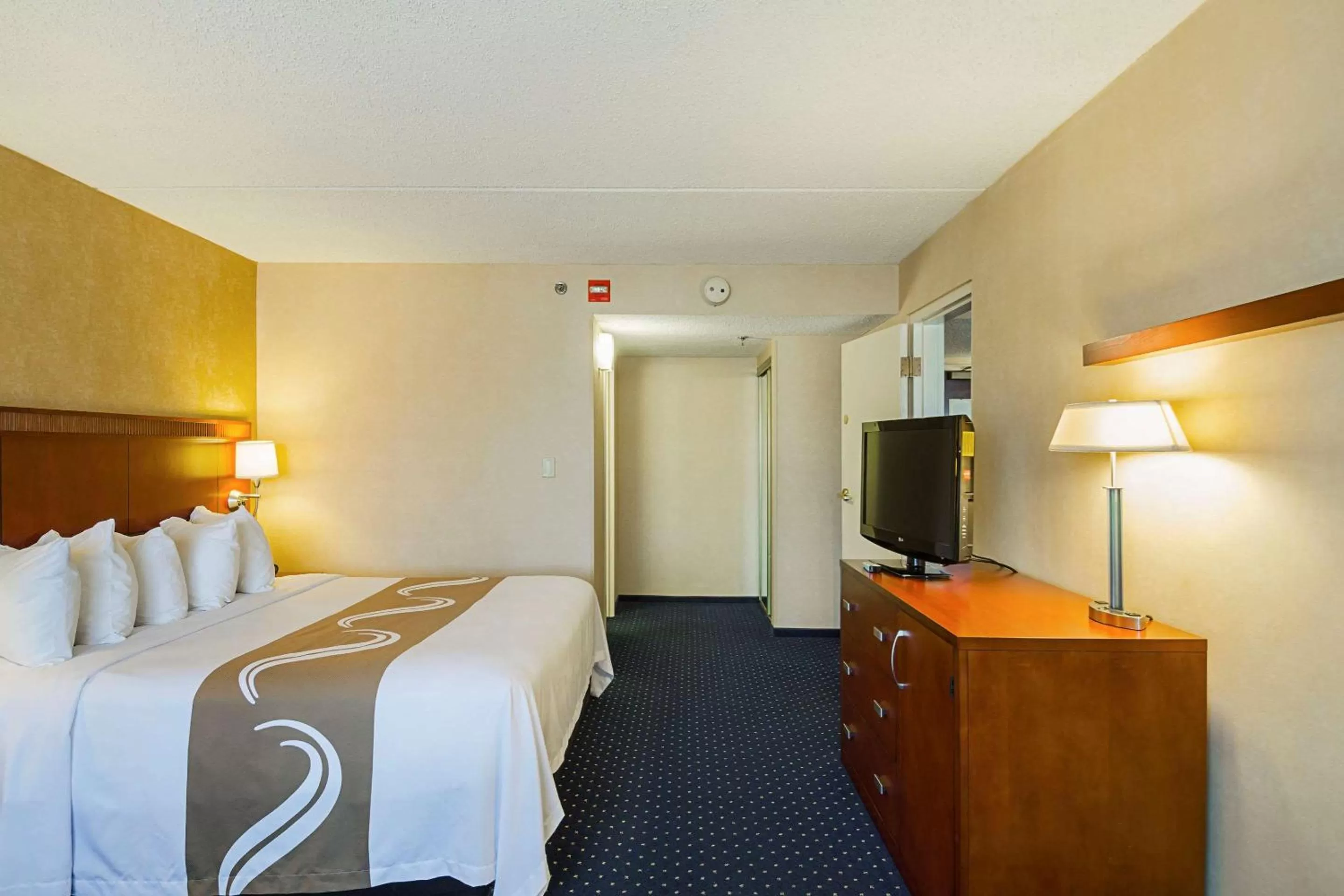 King Suite - Non-Smoking in Quality Inn Boston-Revere