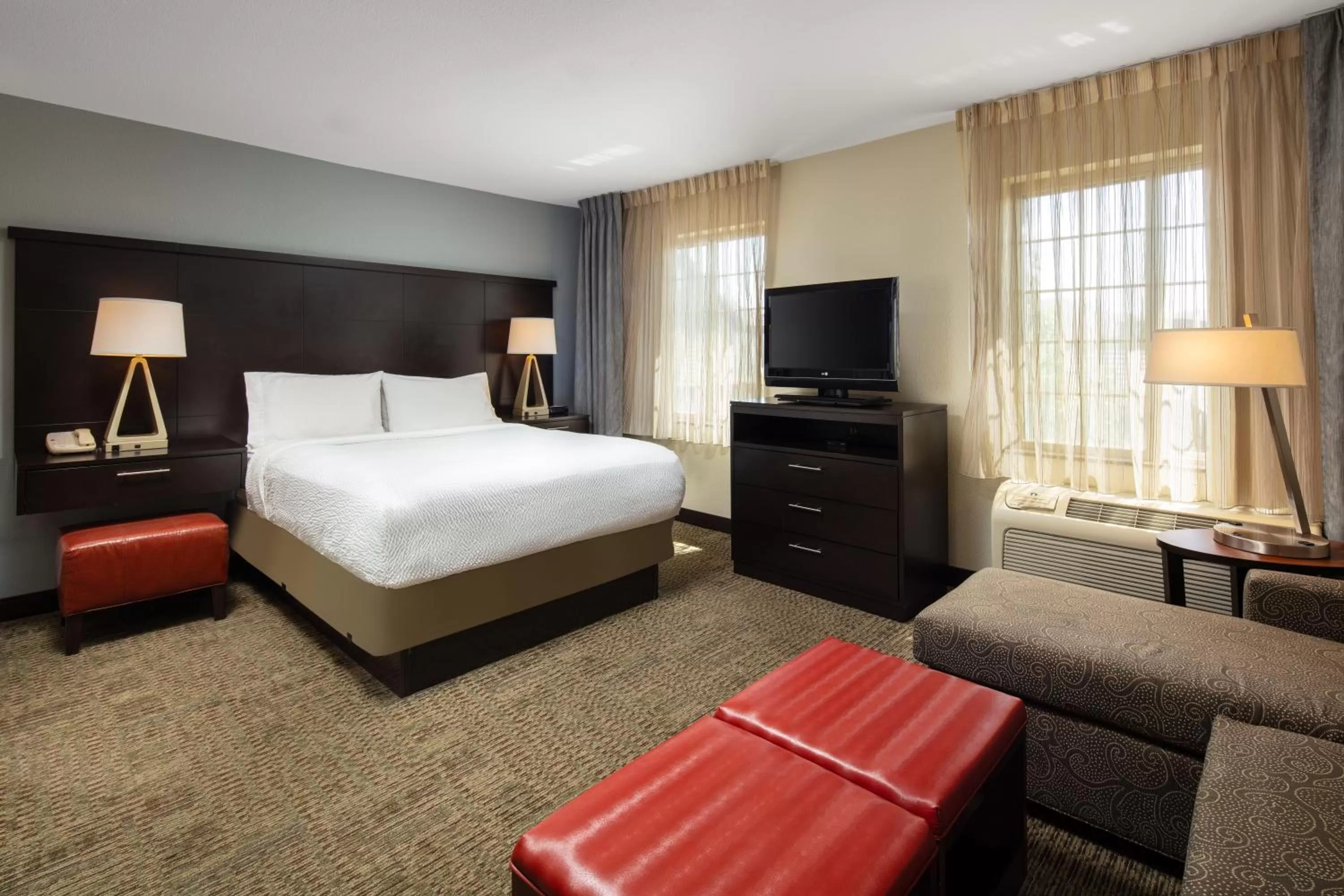 Queen Studio Suite in Staybridge Suites Fairfield Napa Valley Area by IHG