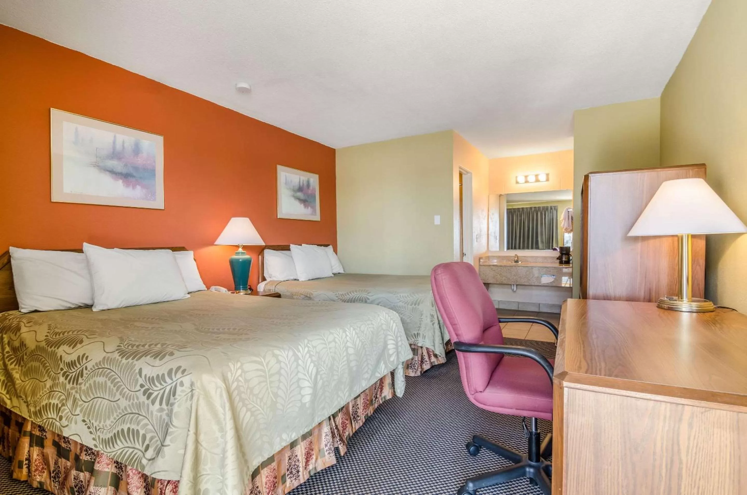 Double Room with Two Double Beds - Smoking in Executive Inn Dodge City, KS