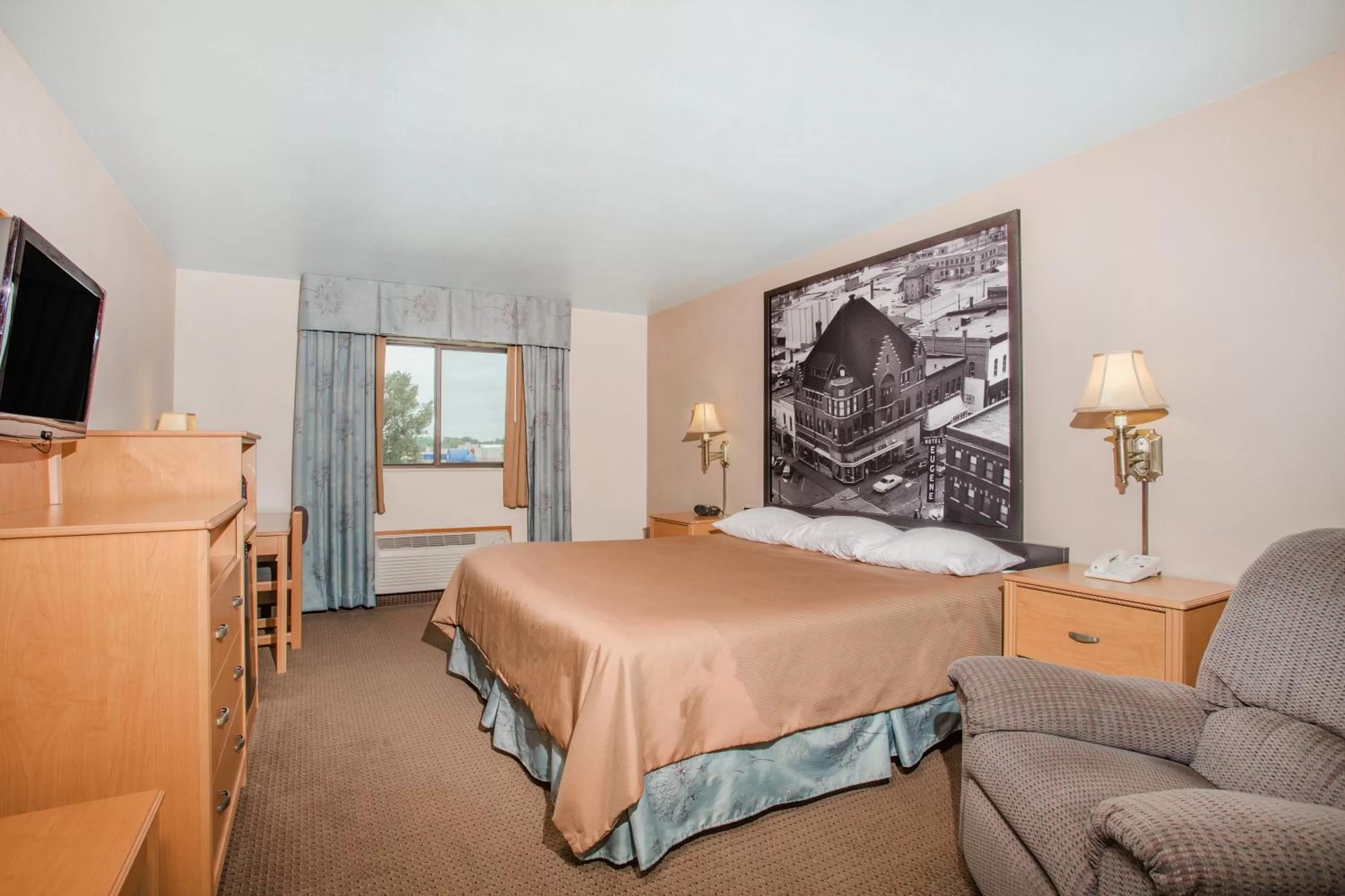 King Room - Non-Smoking in Super 8 by Wyndham Monroe WI