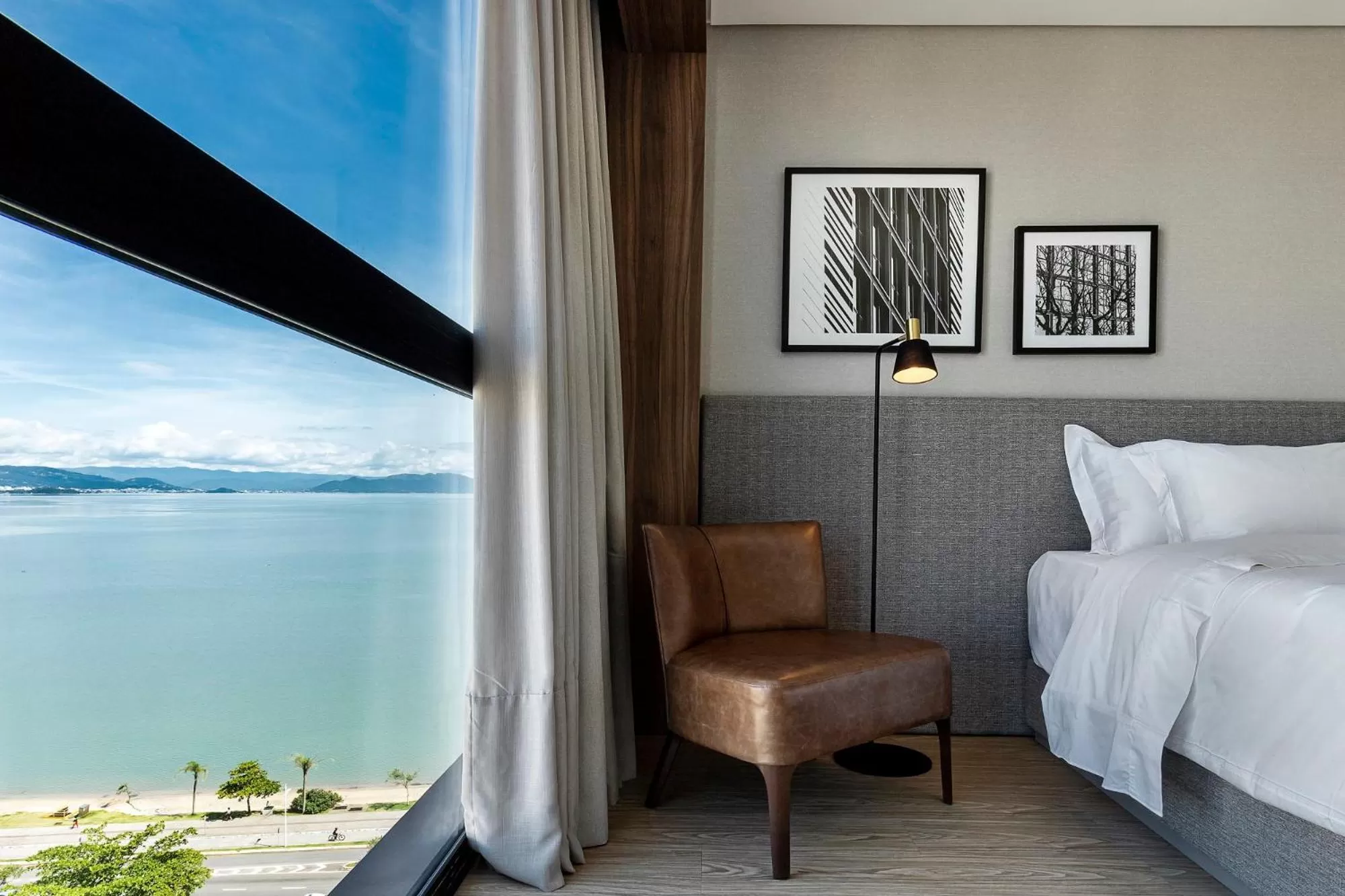 Superior King Room with Partial Sea View in LK Design Hotel Florianópolis