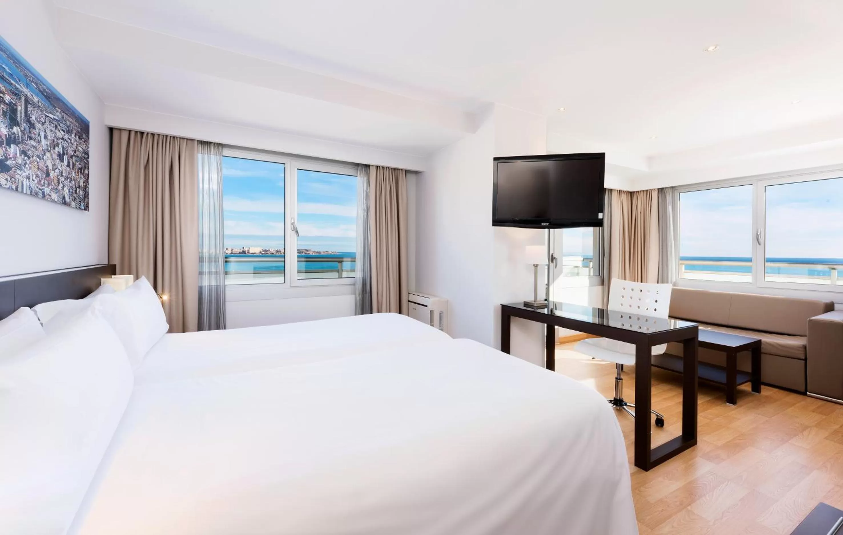 Superior Room with Views in Hotel Alicante Gran Sol, affiliated by Meliá