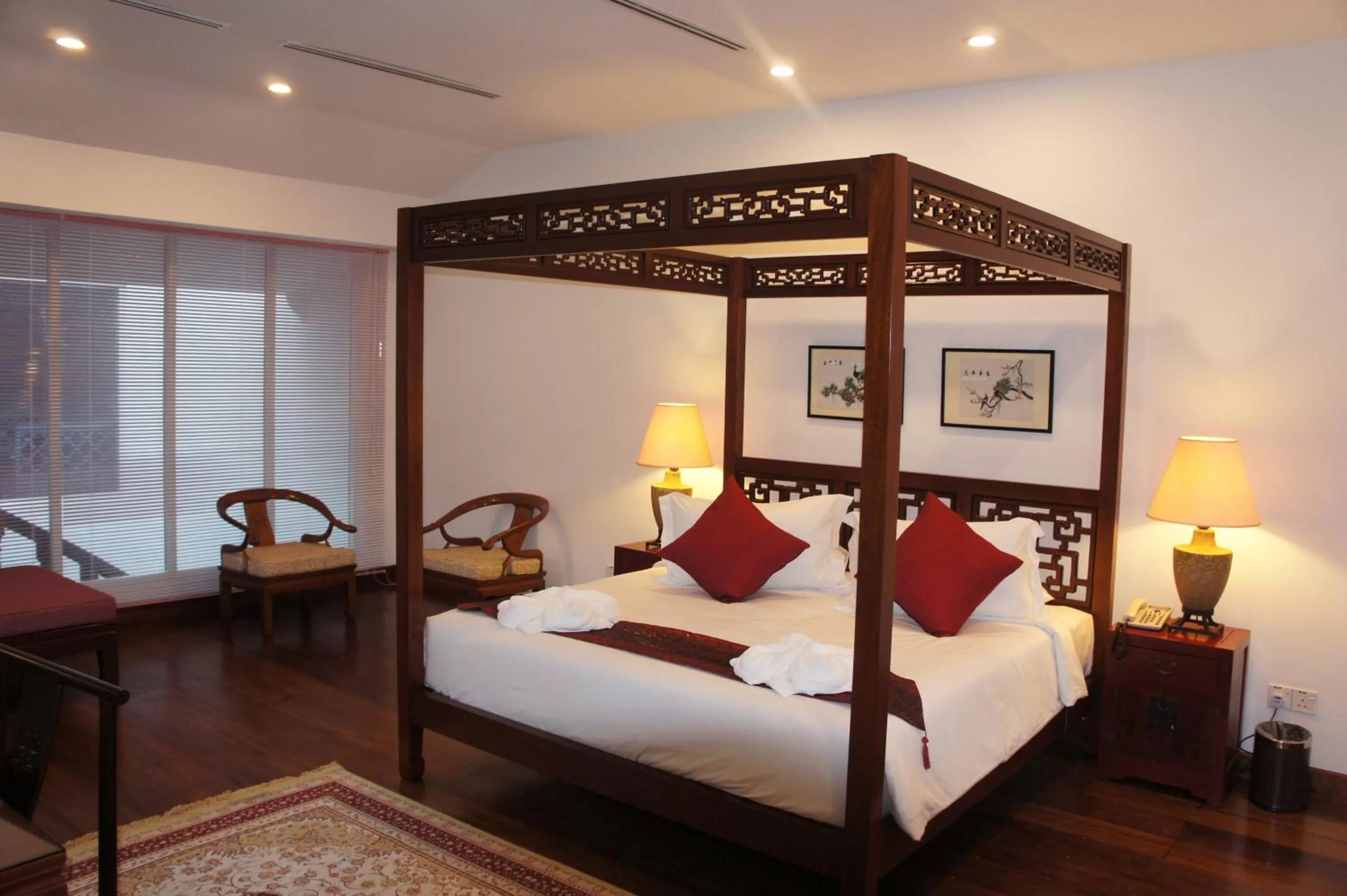 Grand Deluxe Suite in Heeren Palm Suites
