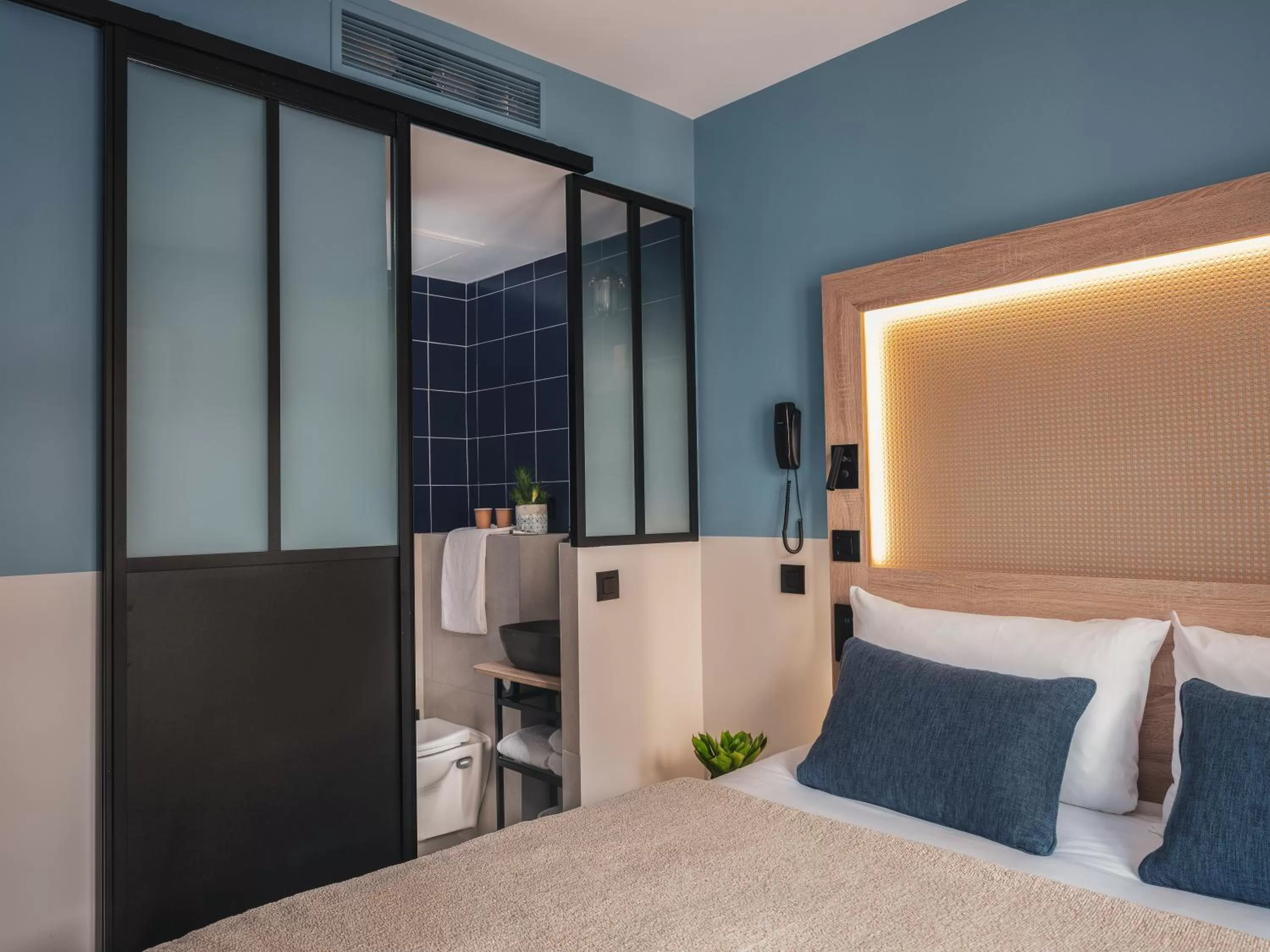 2 Adjacent Rooms in ibis Styles Paris Montmartre Nord