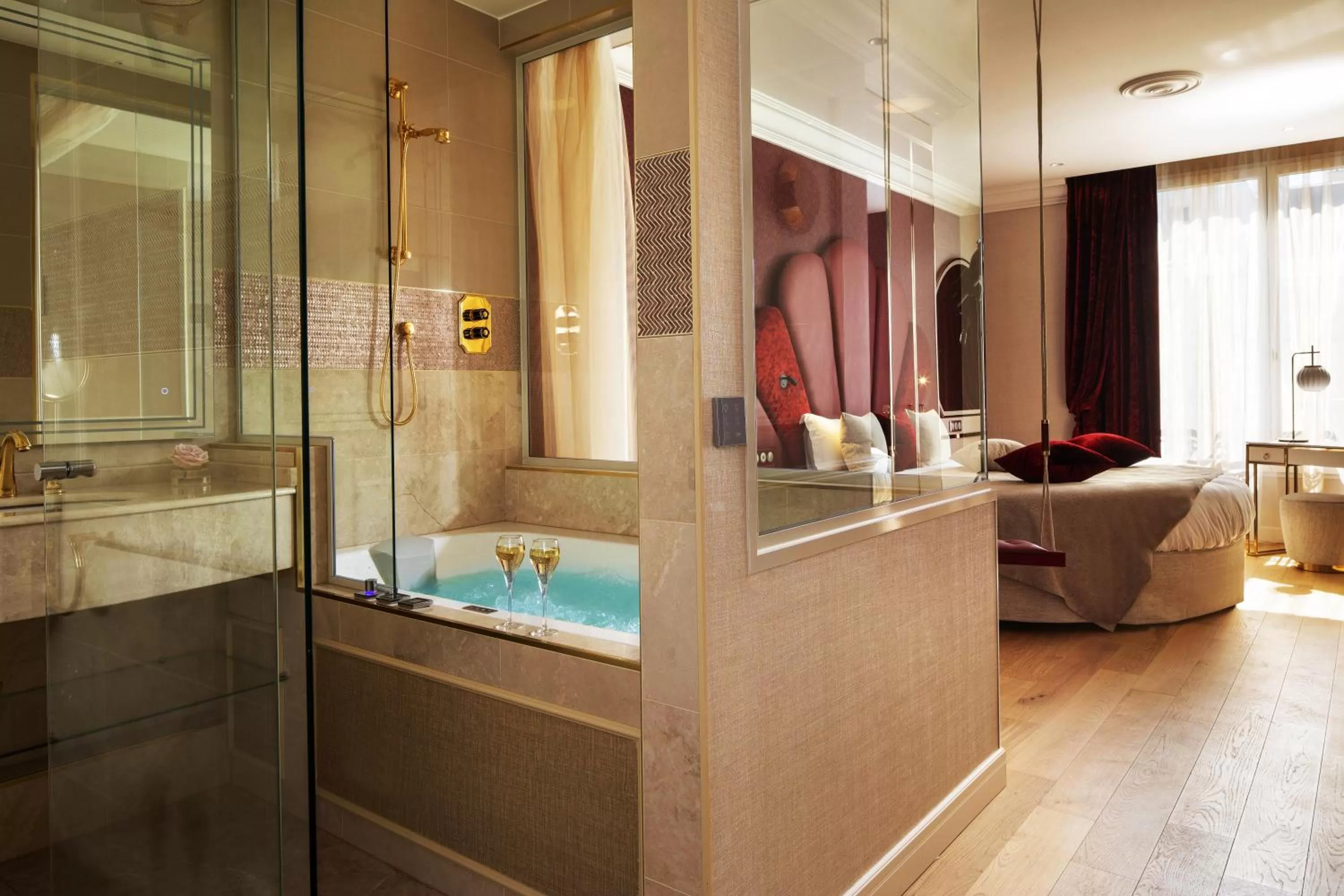 Hot Tub in Paris j'Adore Hotel & Spa