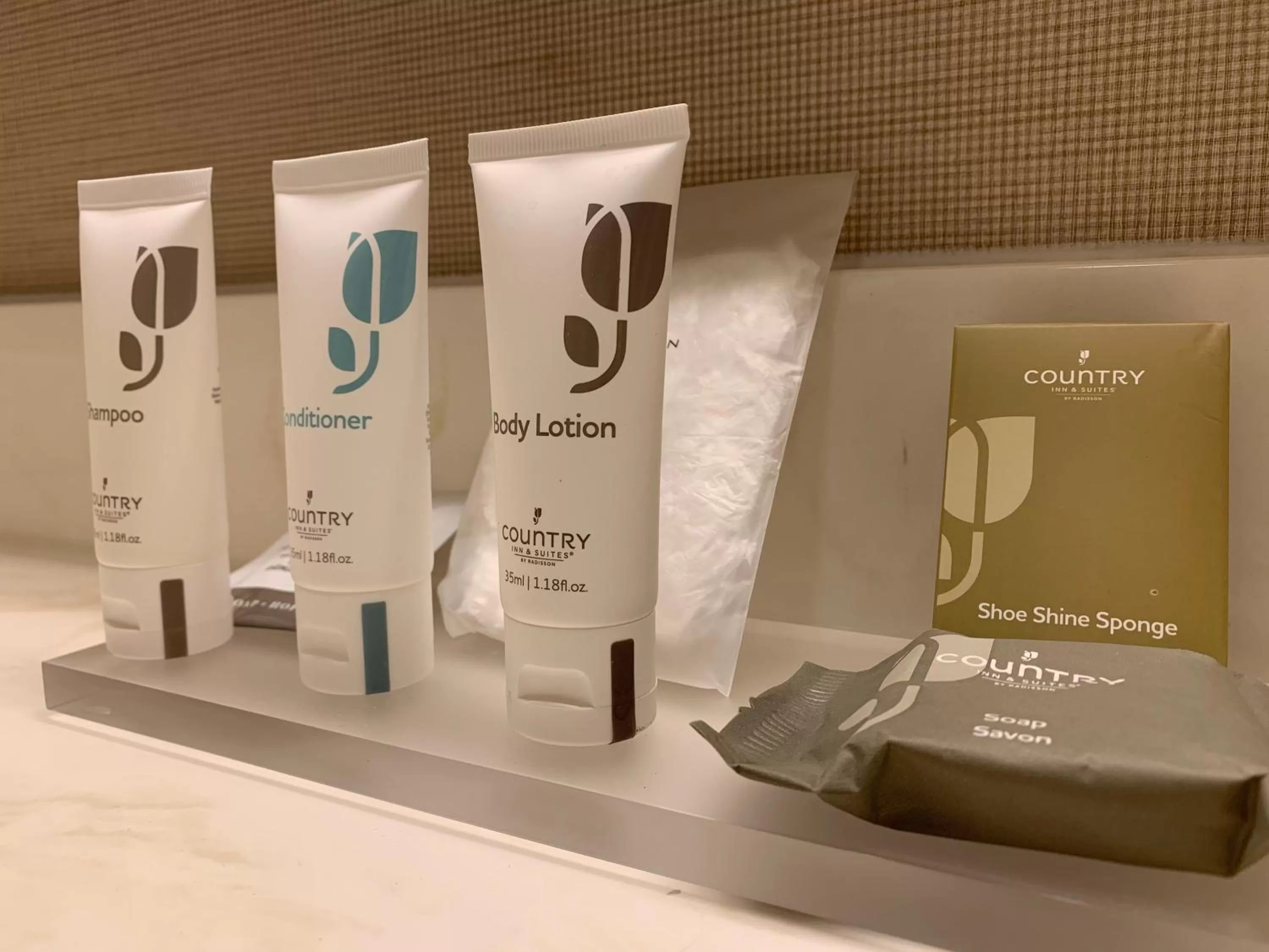 Queen Room with Two Queen Beds - Disability Access in Country Inn & Suites by Radisson, Madison, WI