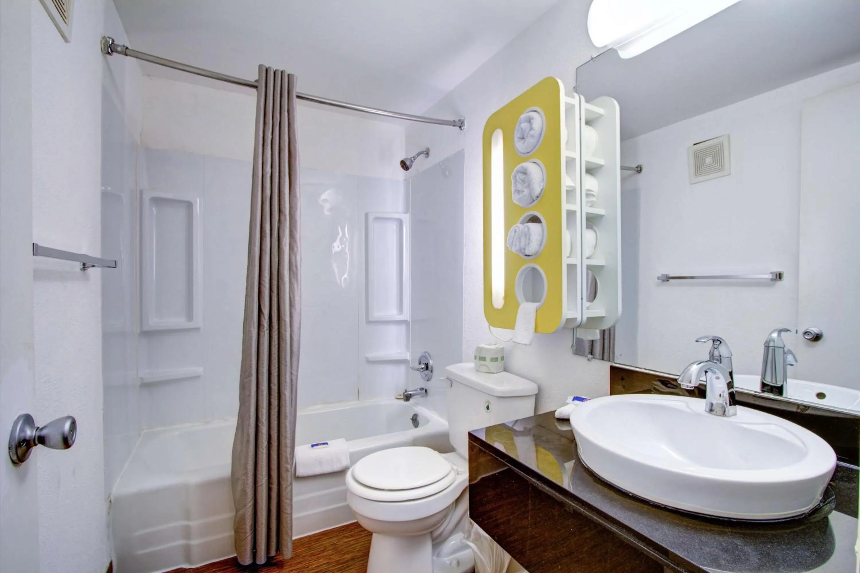 Quadruple Room - single occupancy - Smoking in Motel 6-Richfield, OH