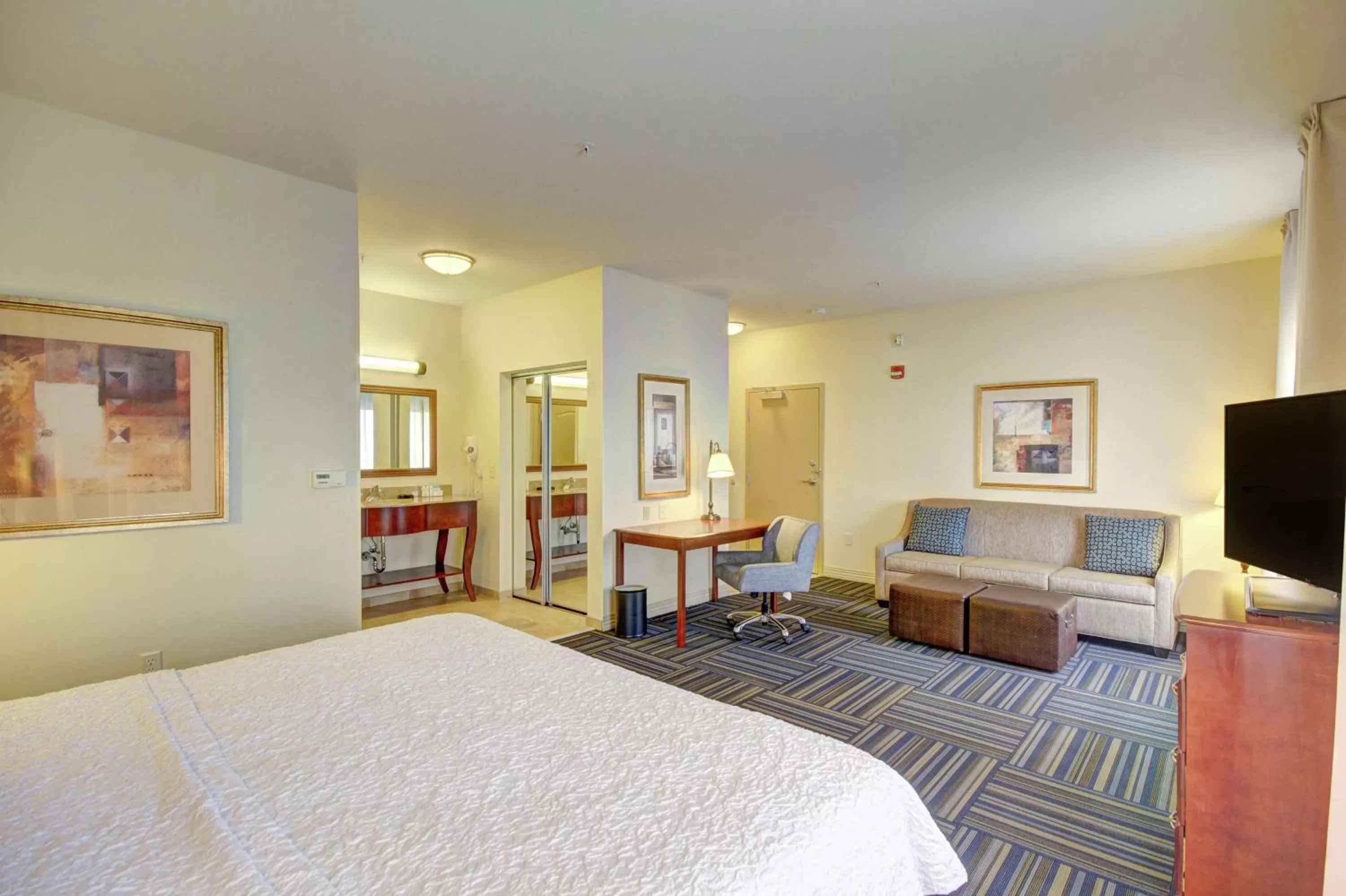 King Studio Suite with Sofa Bed - Non-Smoking in Hampton Inn and Suites Alexandria