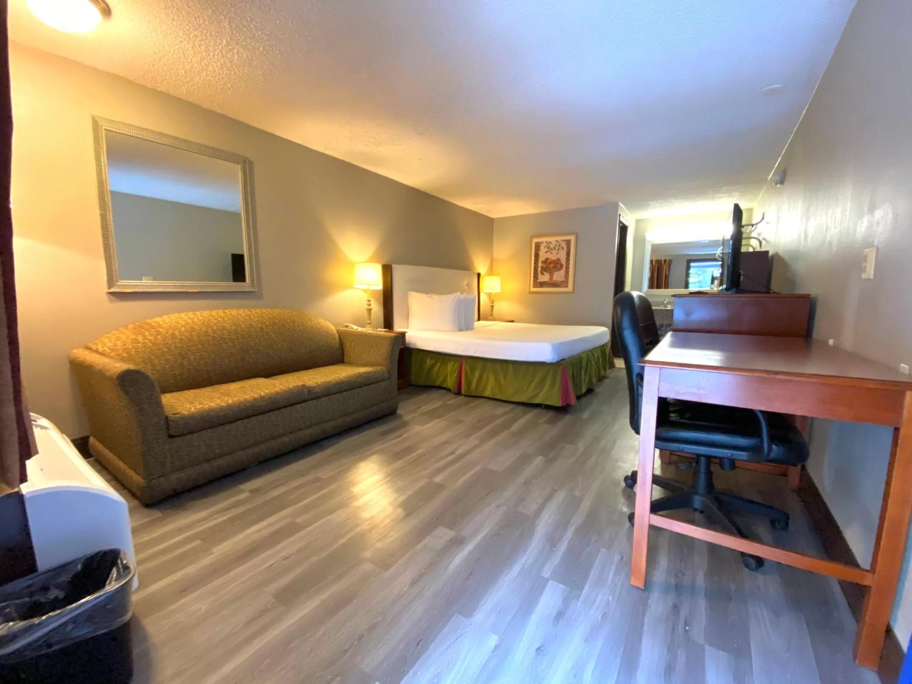 Deluxe King Room - Smoking in Travelodge by Wyndham Laurel Ft Meade Near NSA