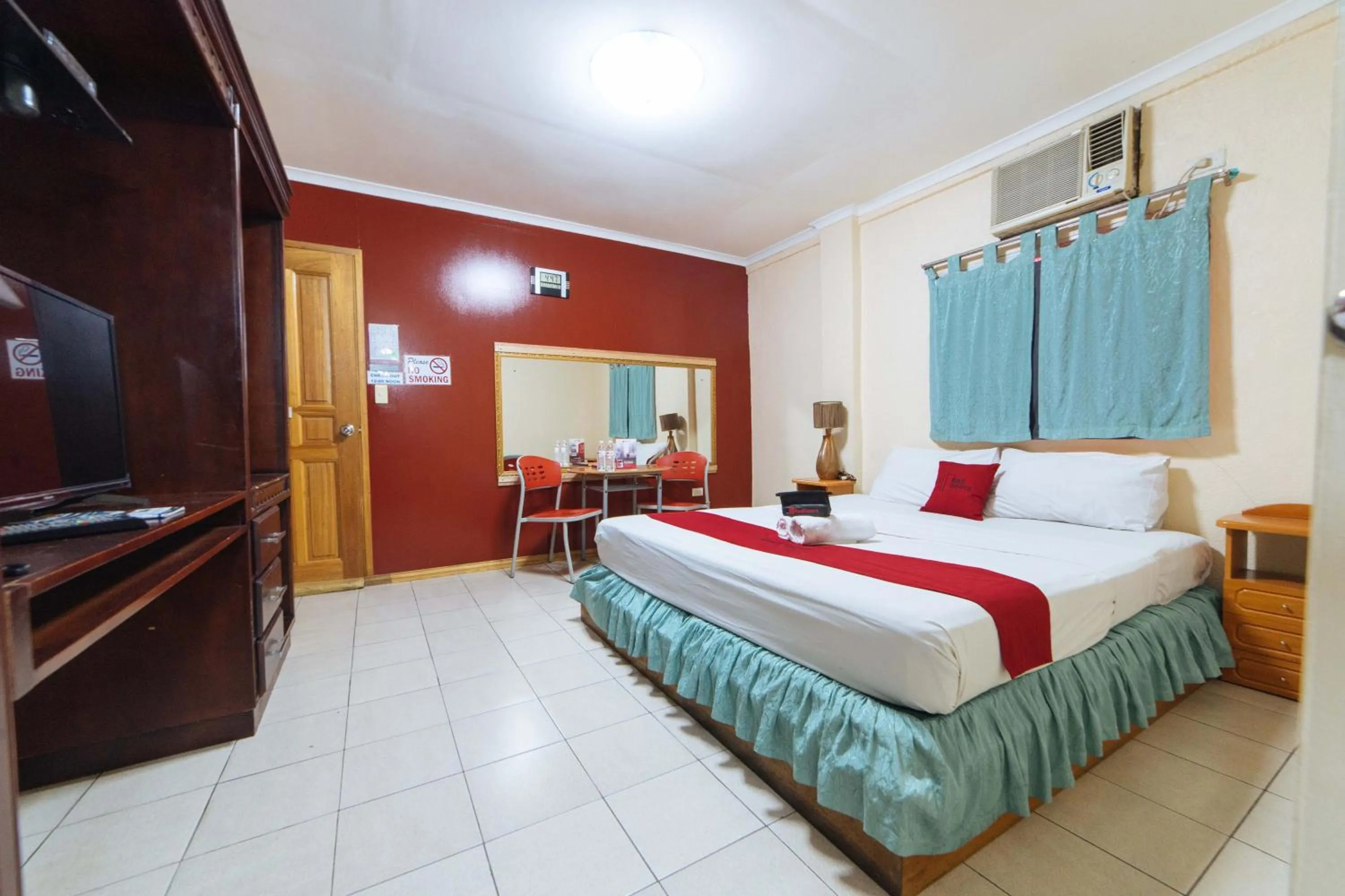 Standard Queen Room in RedDoorz @ Clarkview 21st Street Angeles City