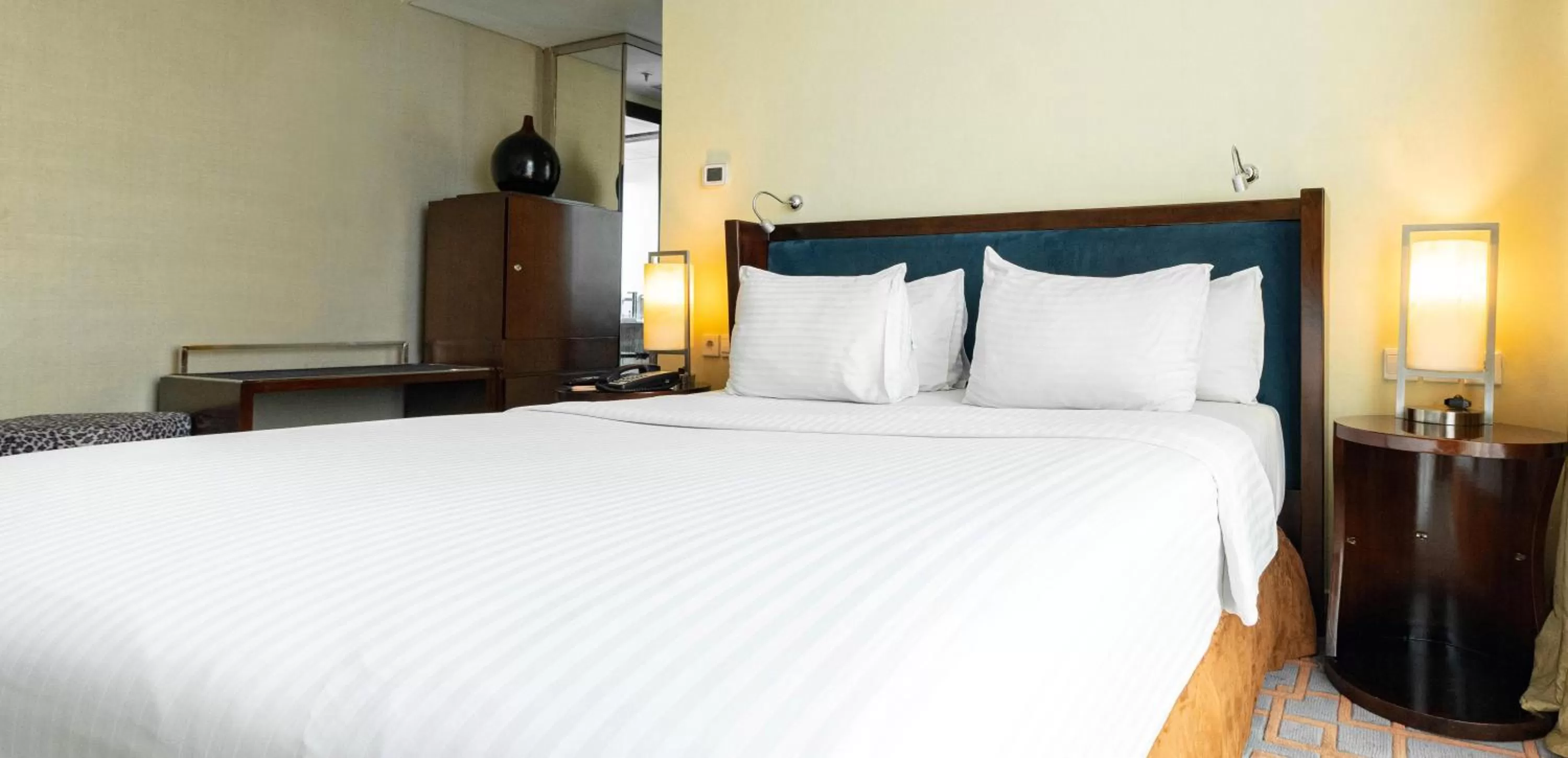 Deluxe Queen Bed - Non Smoking in Cambridge Hotel Medan