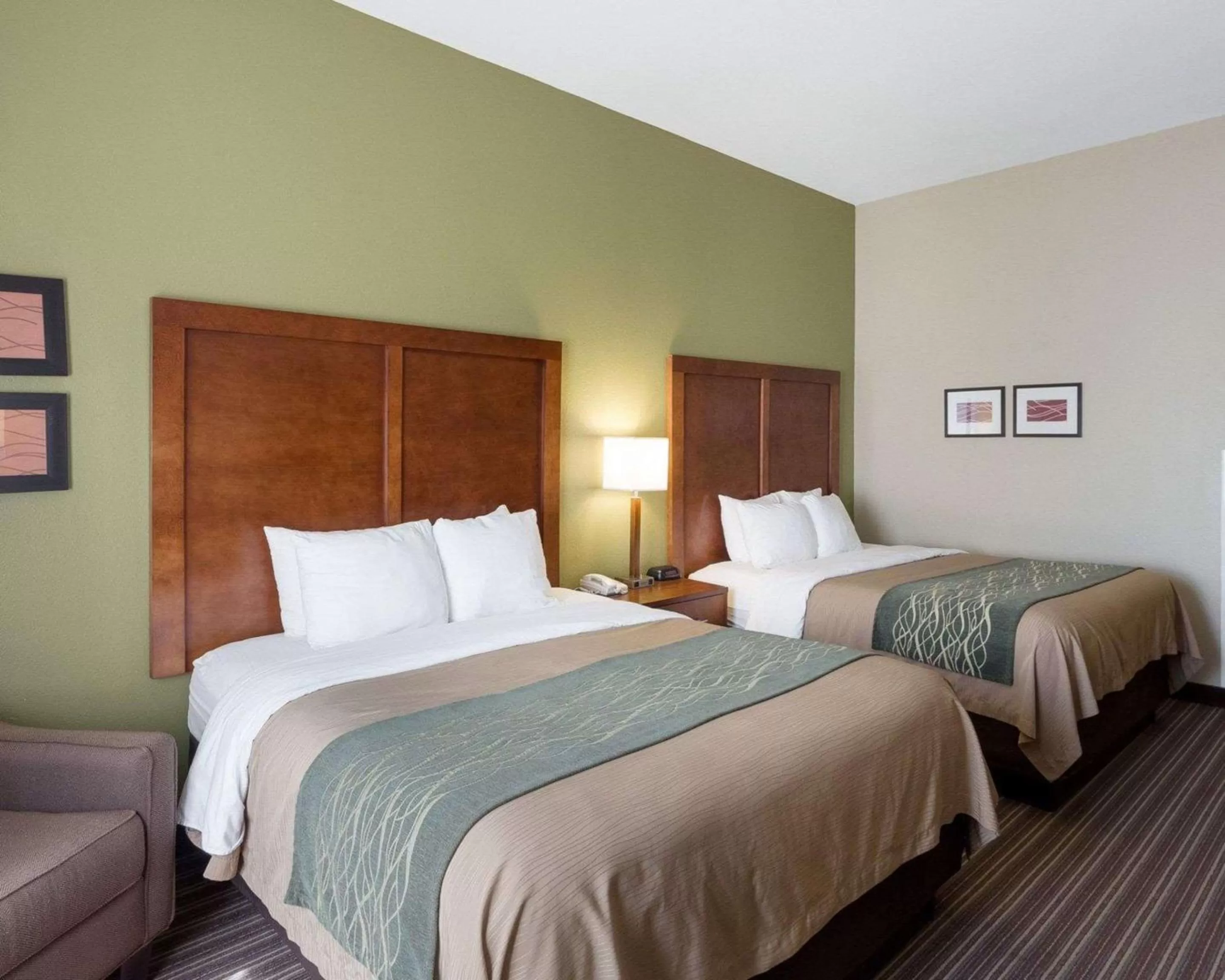 Queen Room in Comfort Inn & Suites Fayetteville-University Area