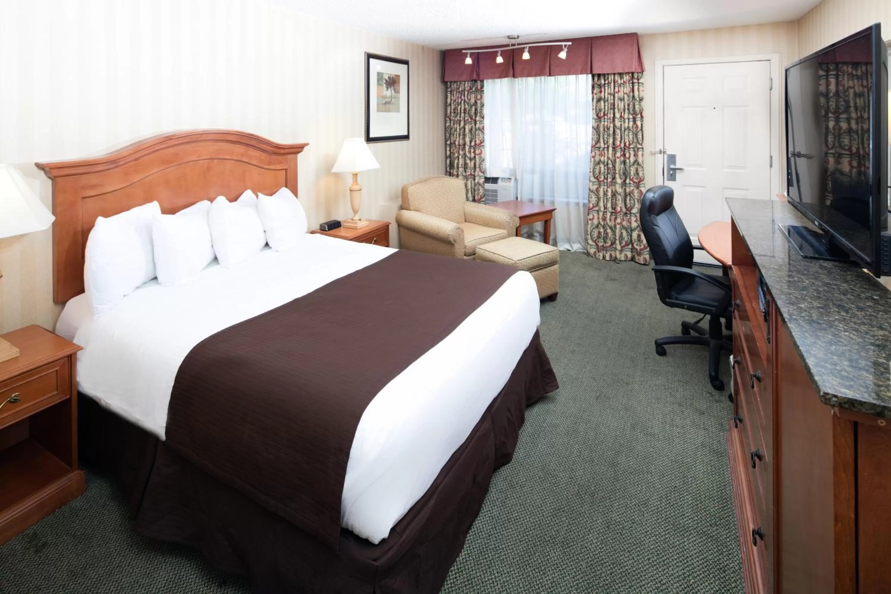 Standard Queen Room in Red Lion Inn & Suites Missoula