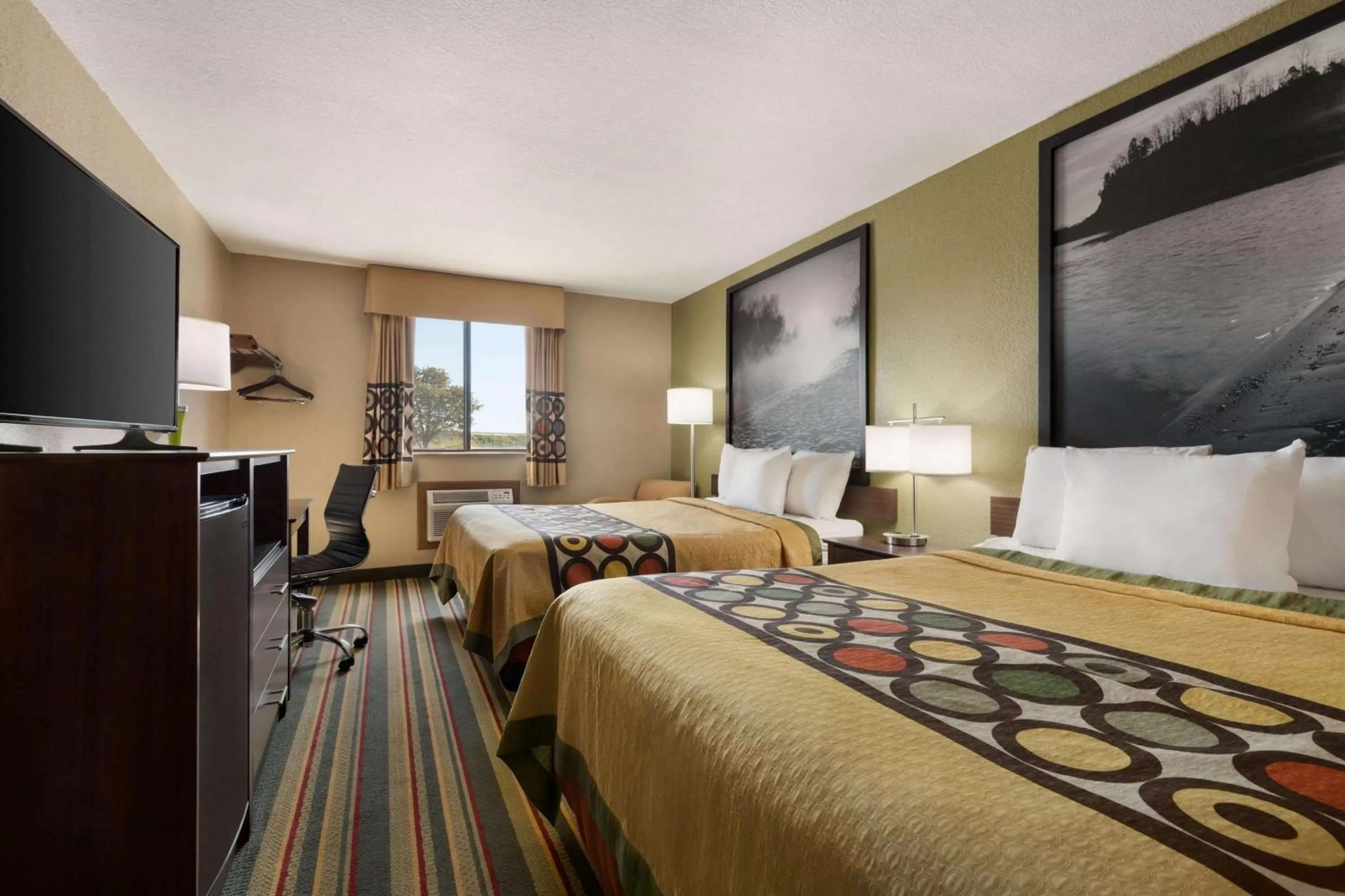 Suite with Two Queen Beds - Non-Smoking in Super 8 by Wyndham Sikeston/Miner Area