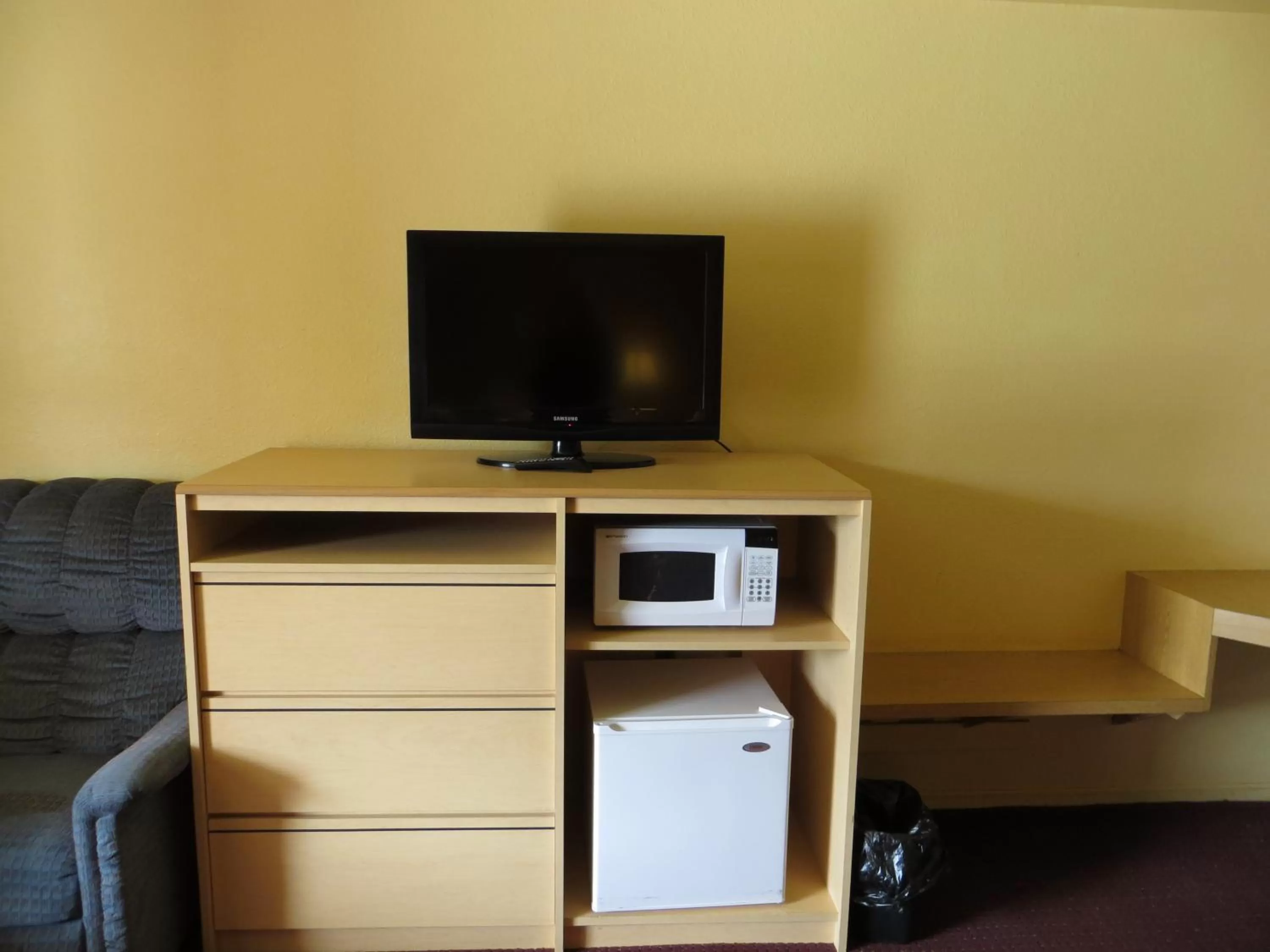 Queen Room with Two Queen Beds in Scottish Inn Winnemucca