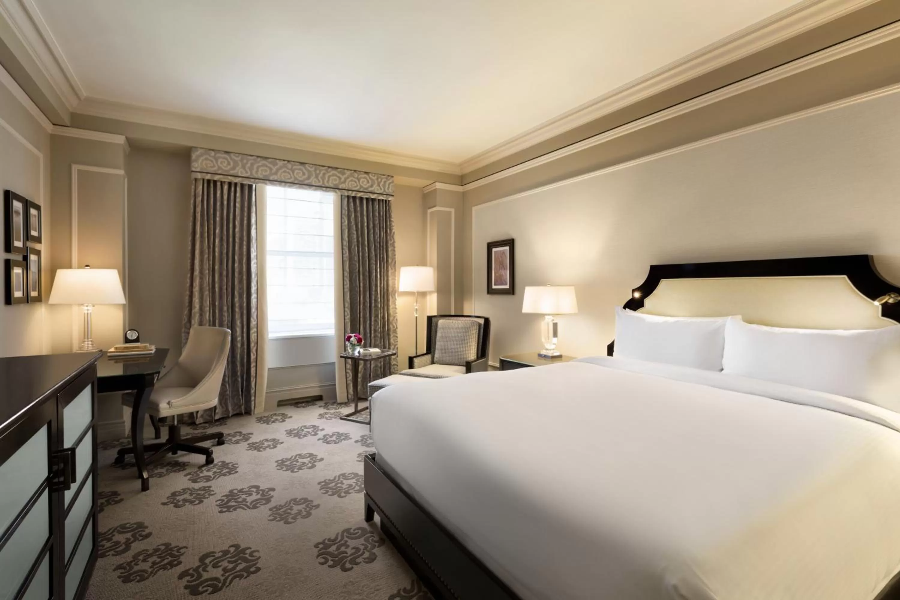 Deluxe Room with Queen Bed in Fairmont Hotel Vancouver