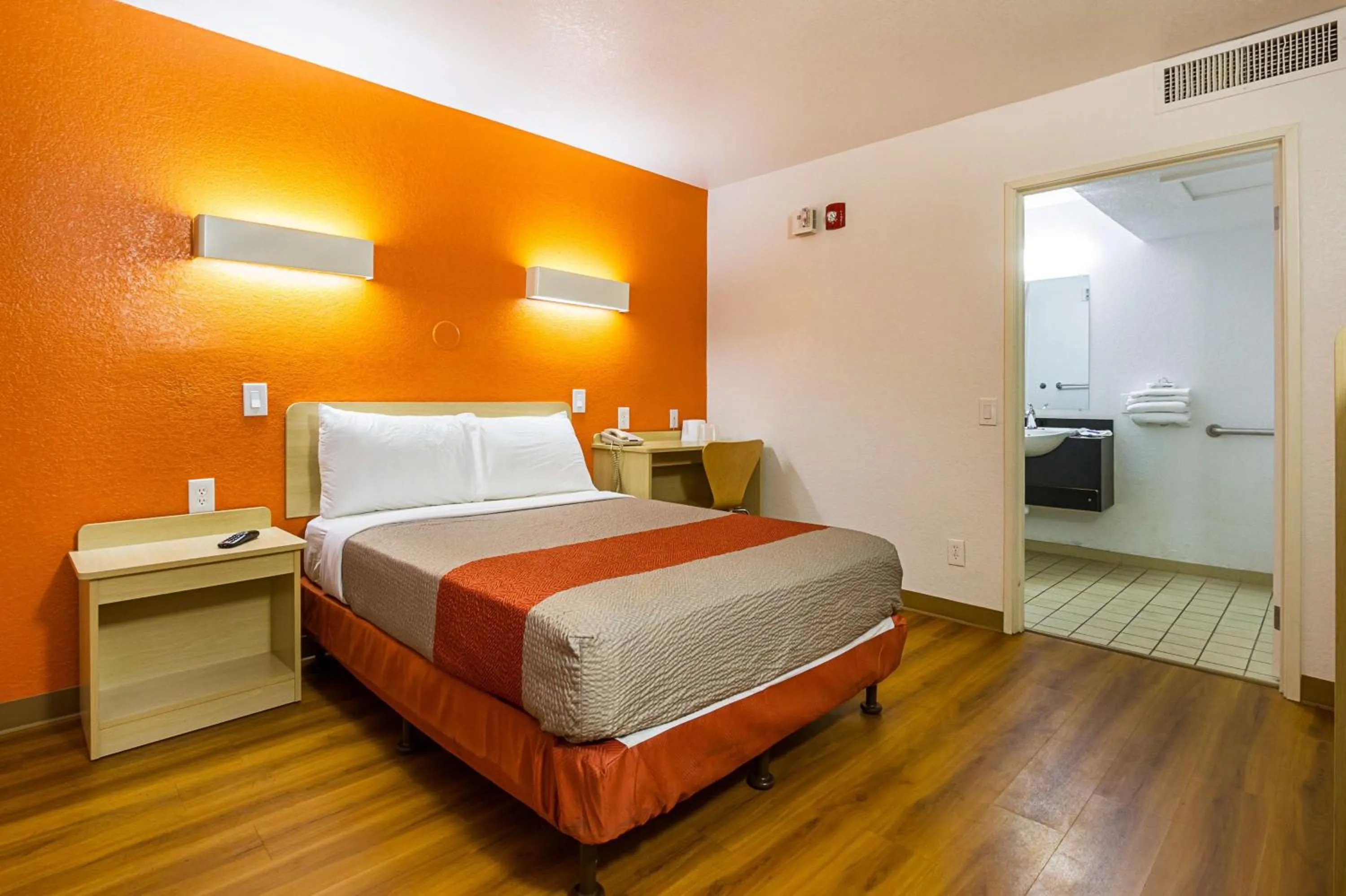 Queen Room in Motel 6 Mesa North