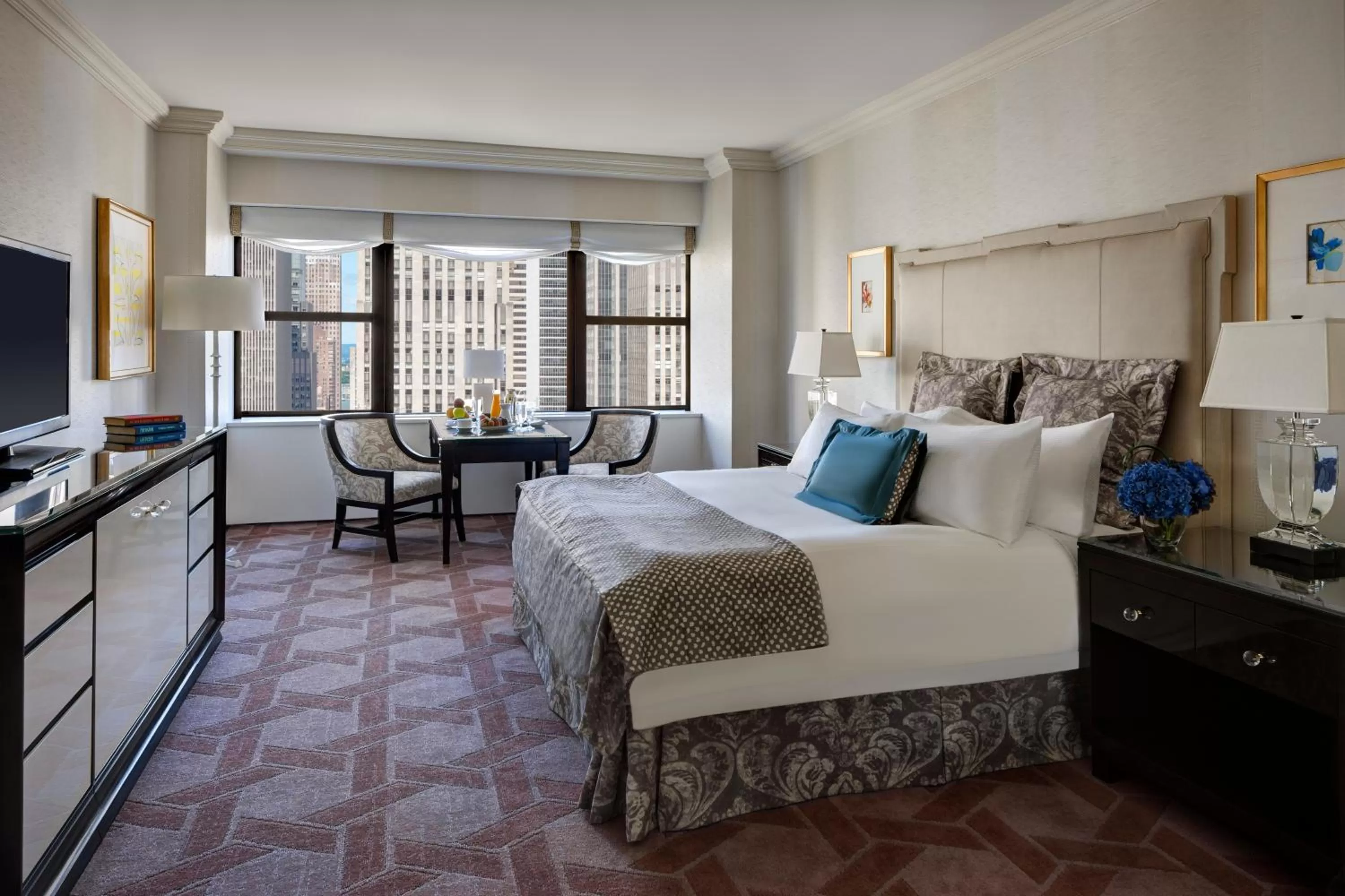 Premier Skyline View Room with King Bed in Lotte New York Palace