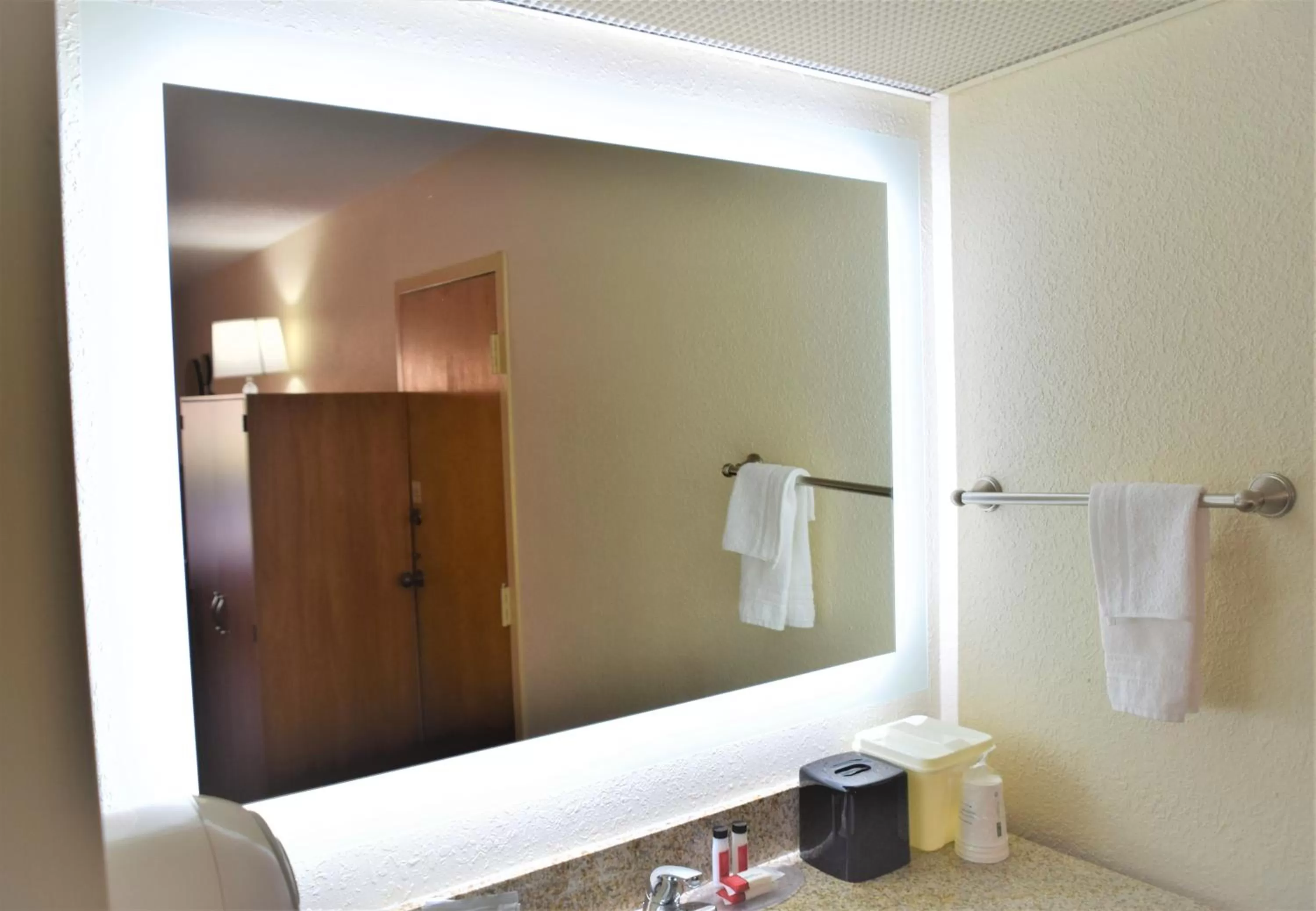 King Room- Non-Smoking in Howard Johnson by Wyndham Greensboro Near the Coliseum