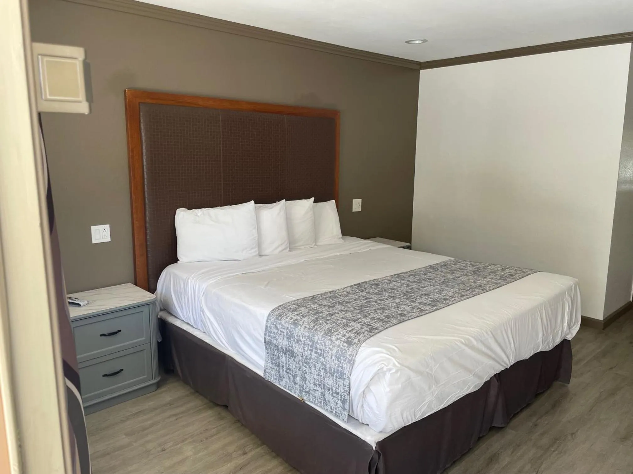 King Room in Bishop Inn